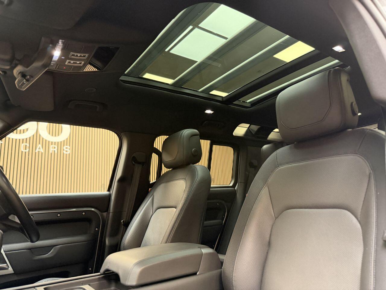 Land Rover Defender 110 view 32