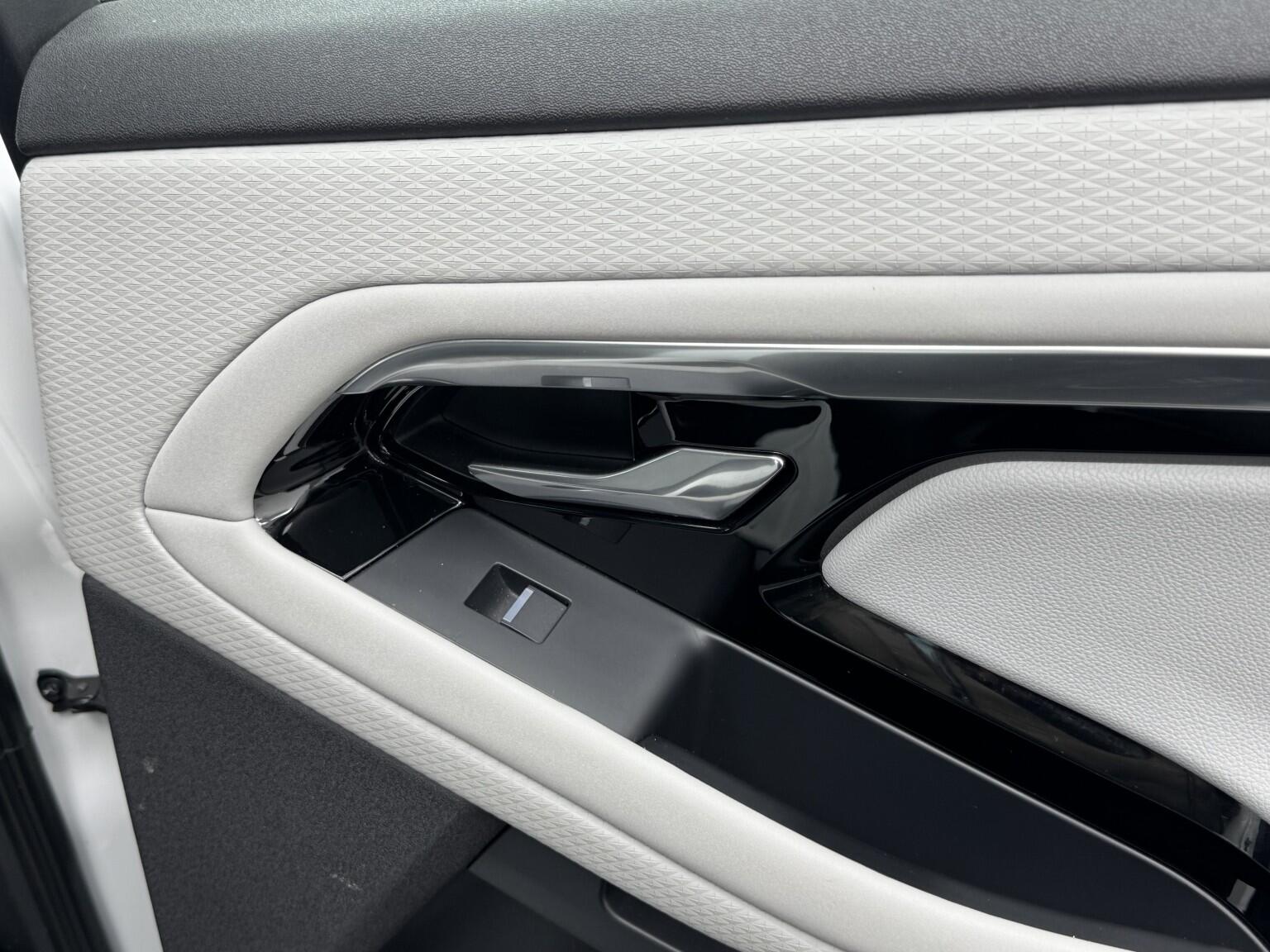 Land Rover Range Rover Evoque view 39