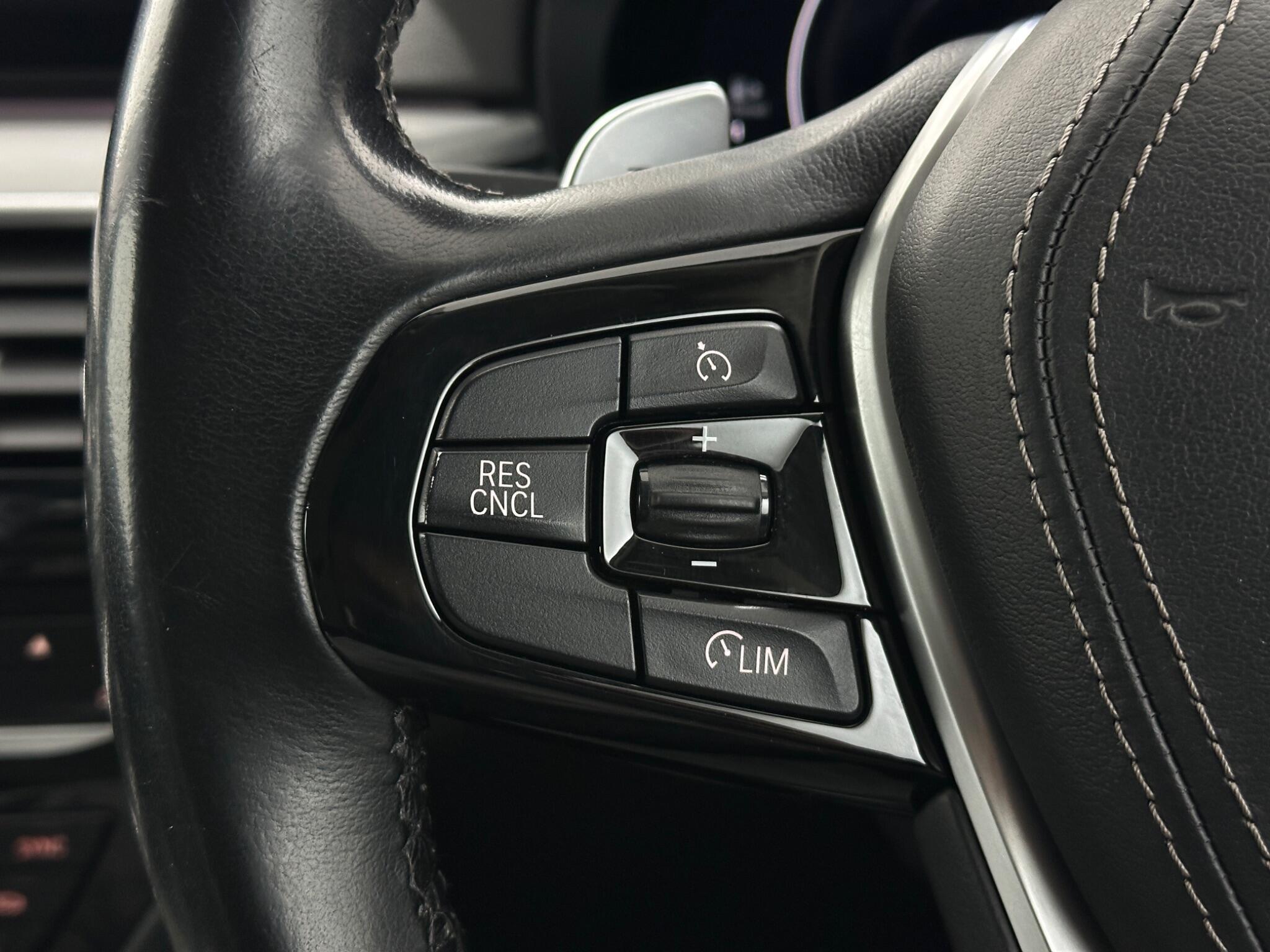 BMW 5 Series view 15