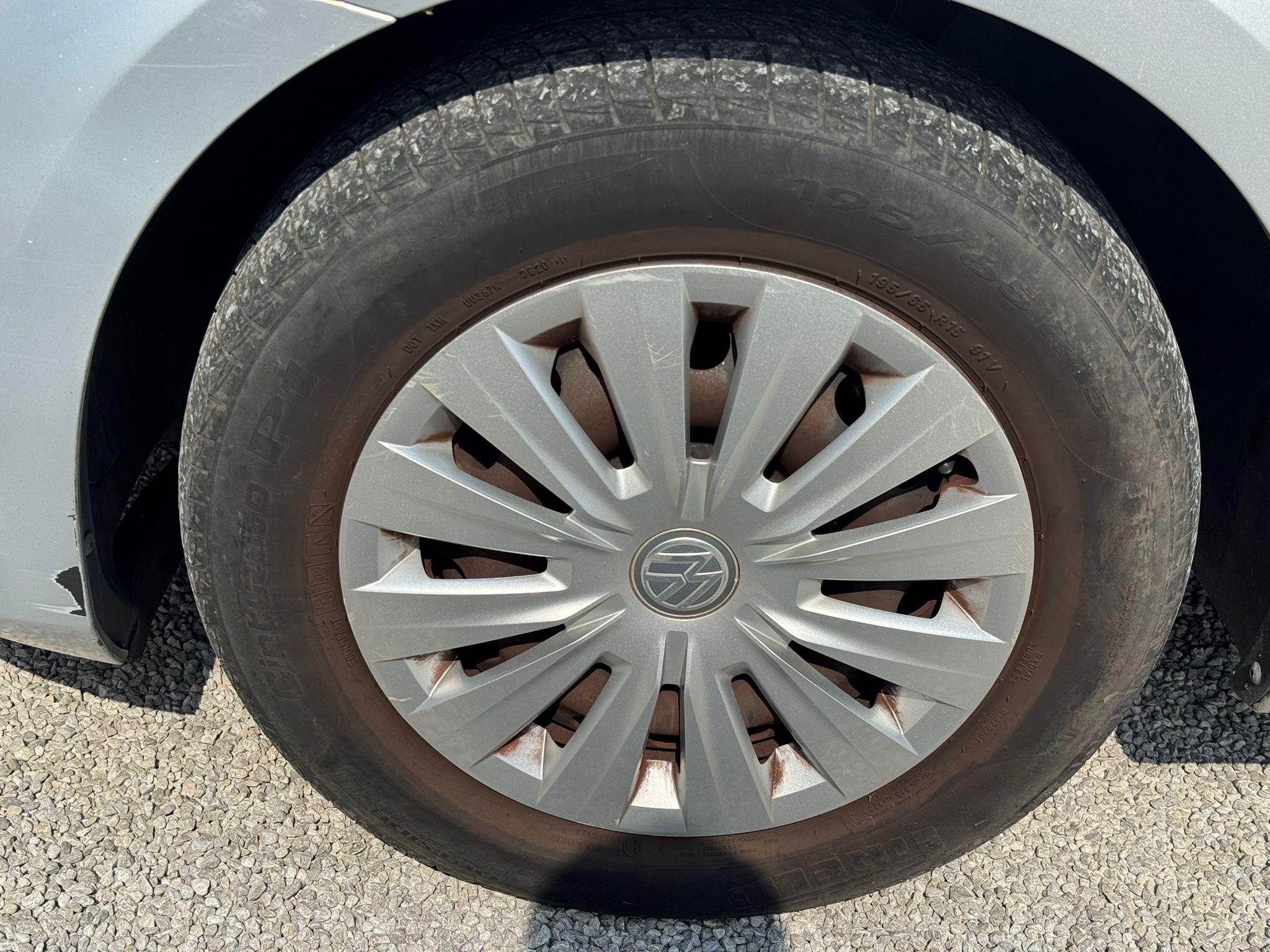 2013 Volkswagen Golf image 32