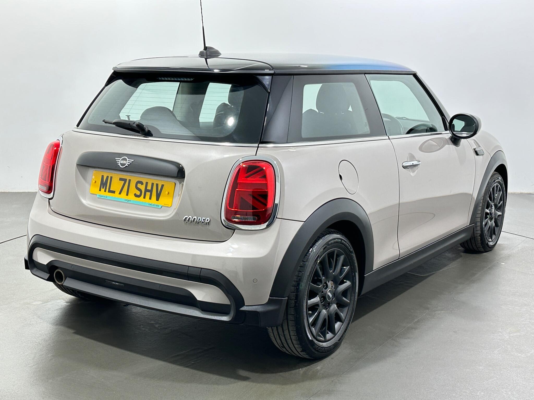 Mini Hatch view 8