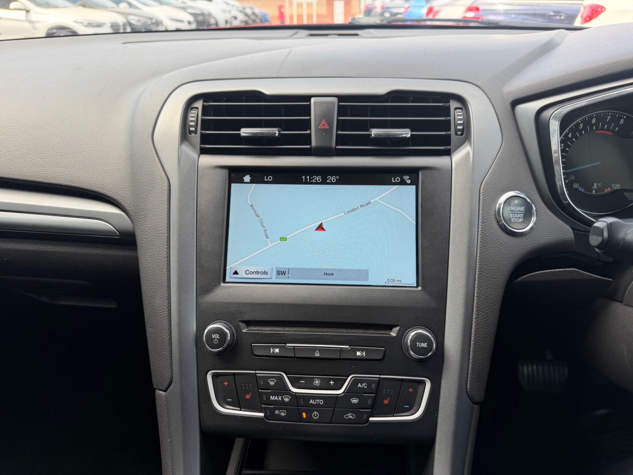 Ford Mondeo view 16