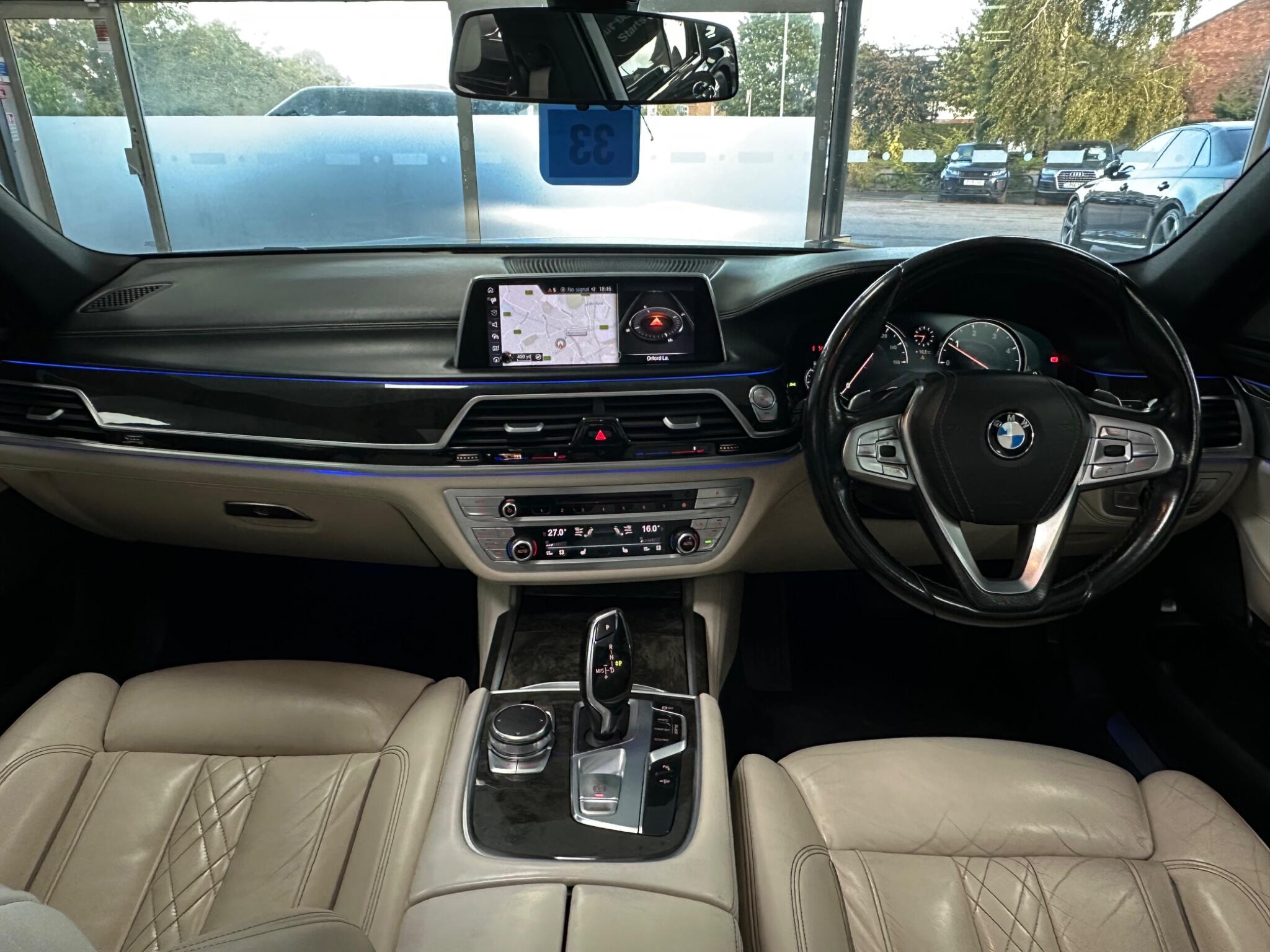 BMW 7 Series view 16