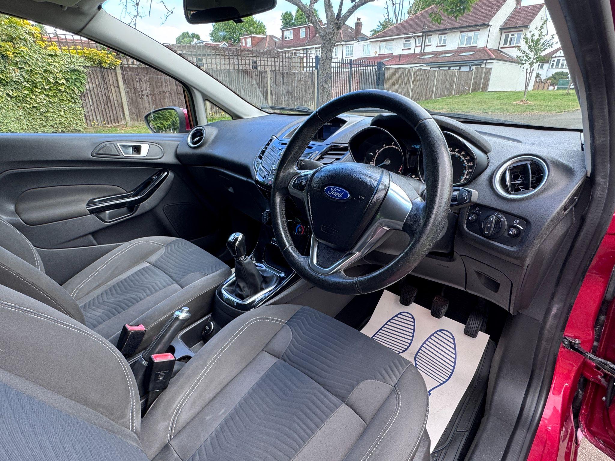 2016 Ford Fiesta image 16