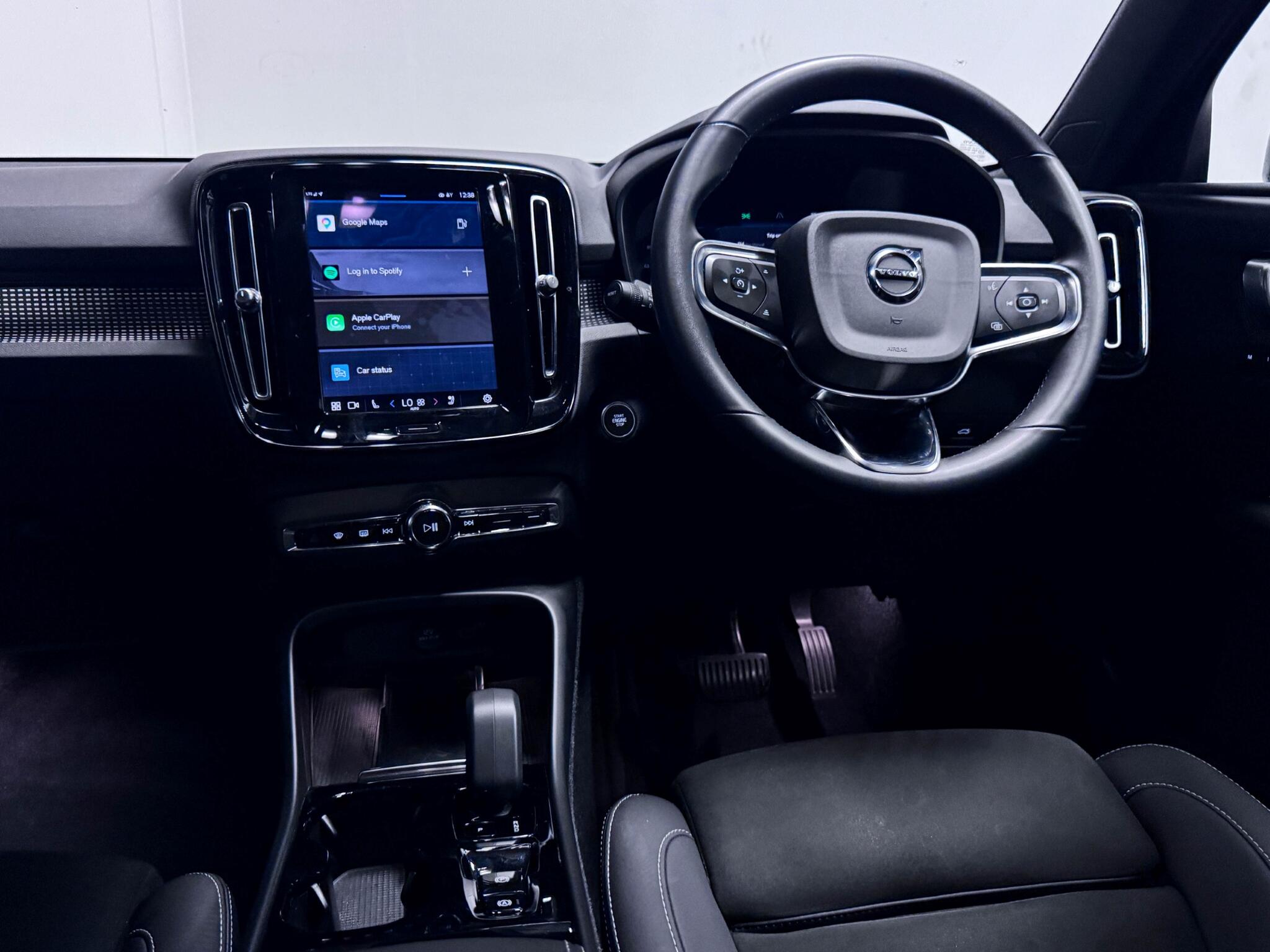 Volvo XC40 view 14