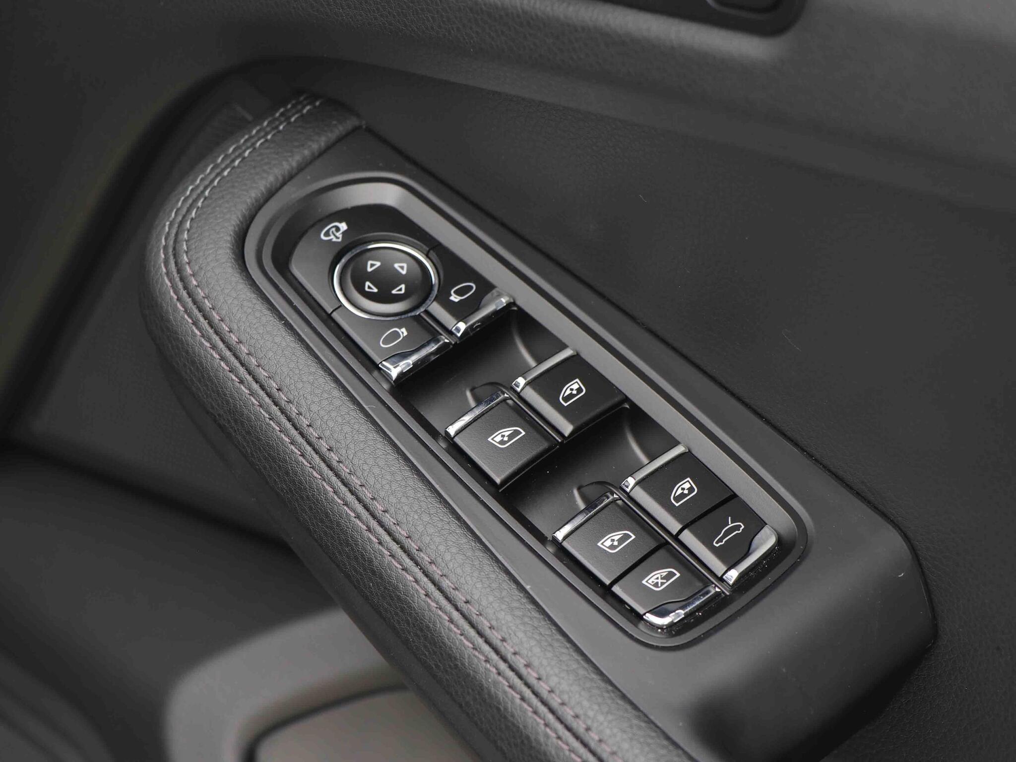 Porsche Macan view 37