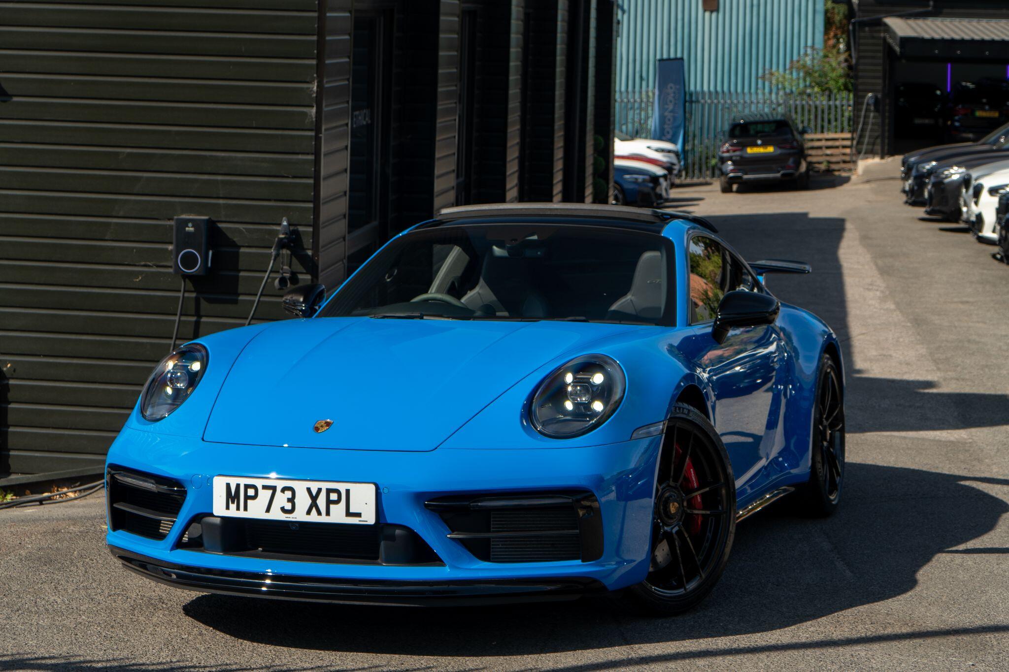 Porsche 911 view 3