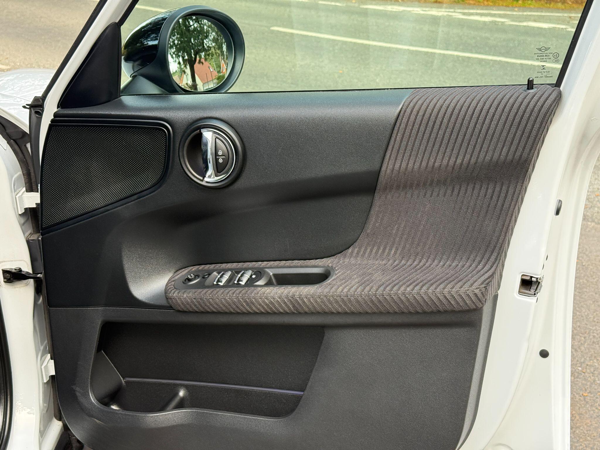 Mini Countryman view 30