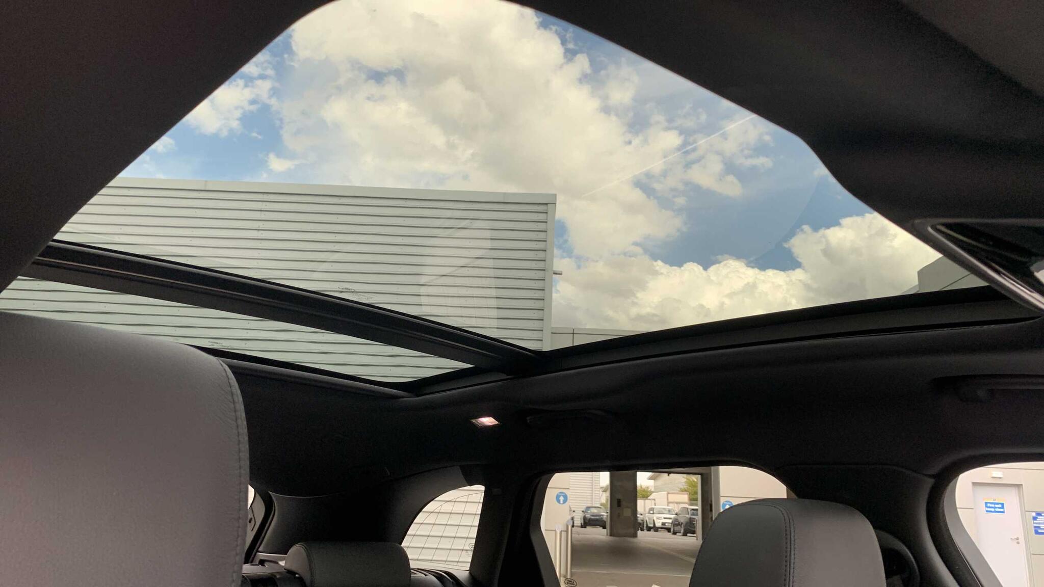Land Rover Range Rover Velar view 18