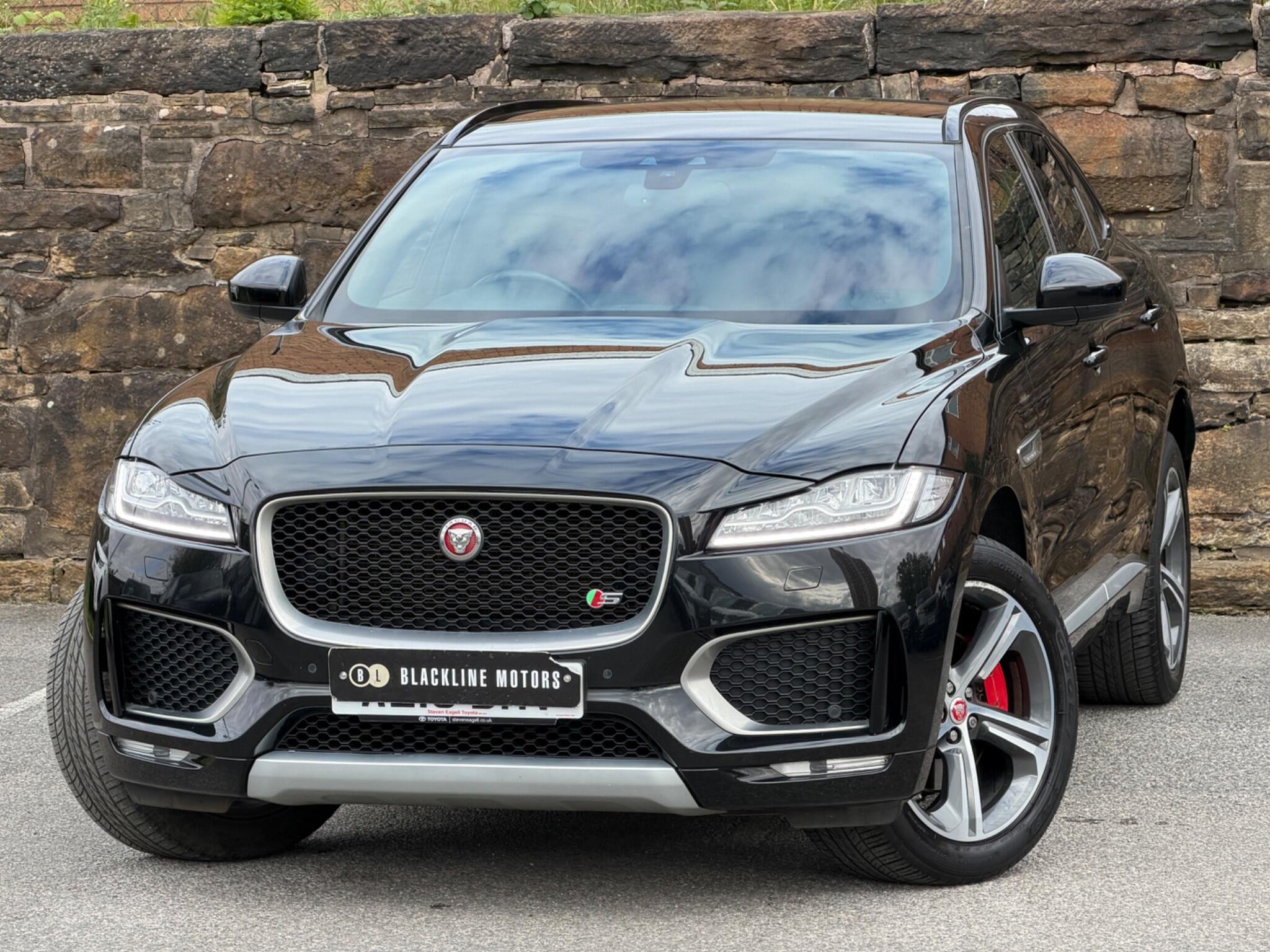 Jaguar F-Pace view 3