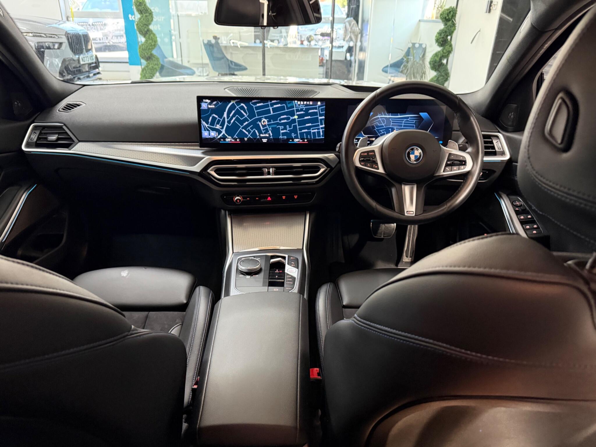 BMW 3 Series view 11