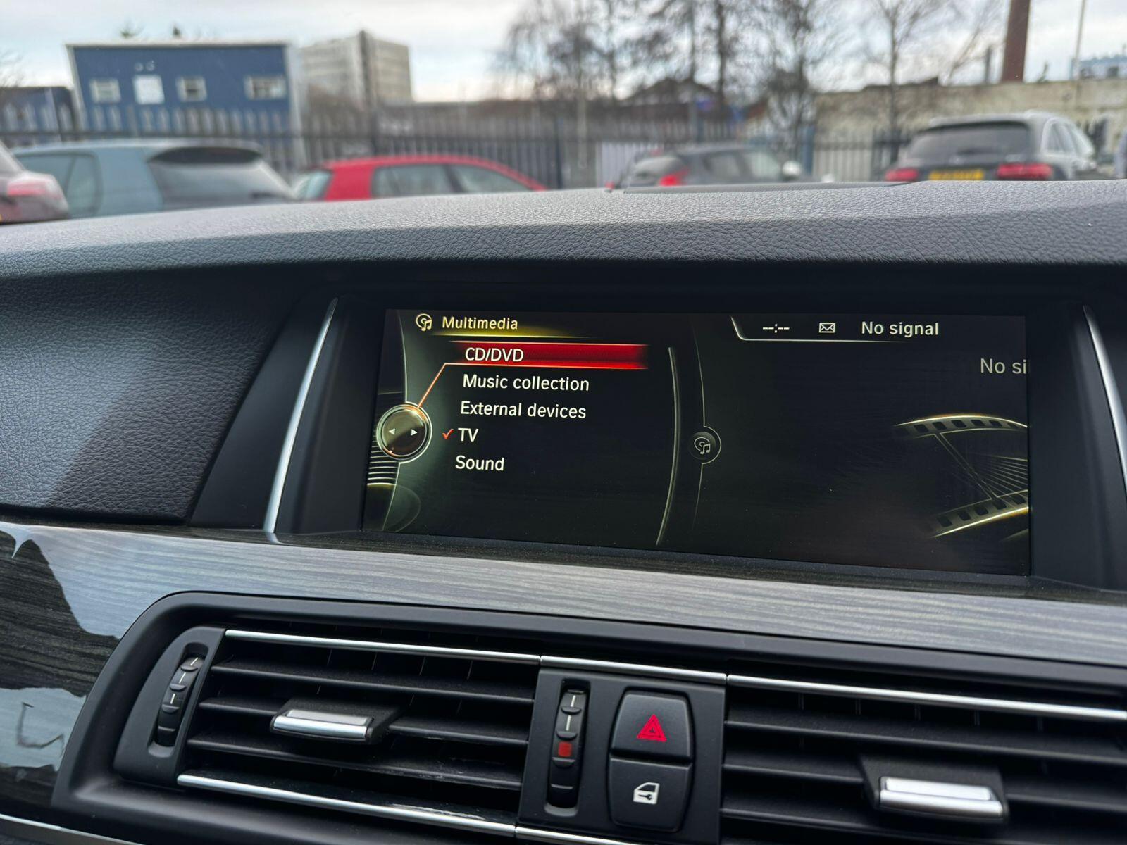 BMW 5 Series view 24
