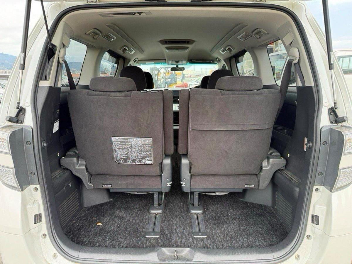Toyota Vellfire view 9