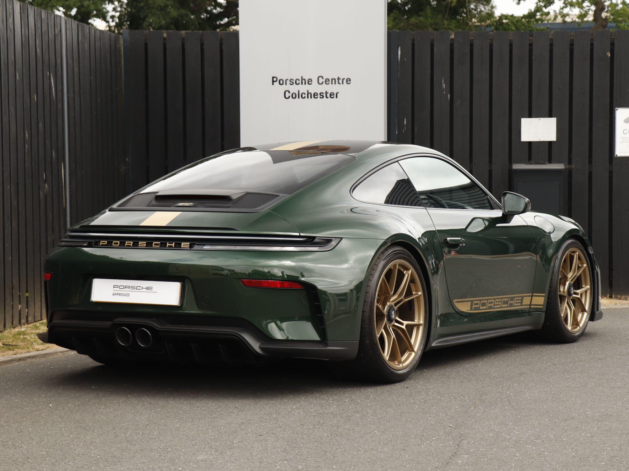 Porsche 911 view 39