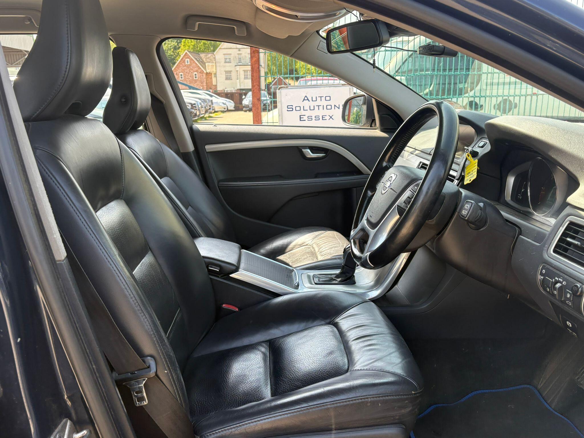 Volvo V70 view 9