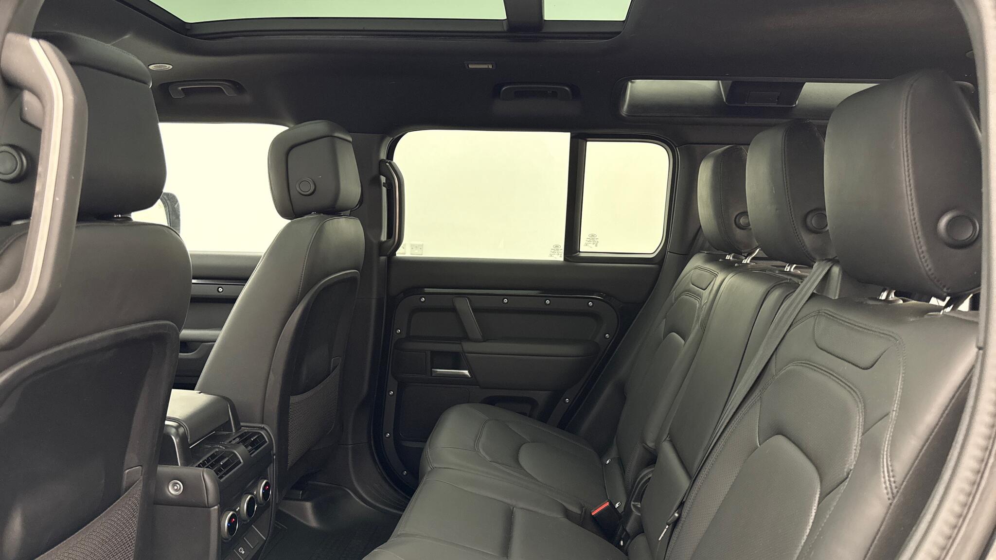Land Rover Defender view 4