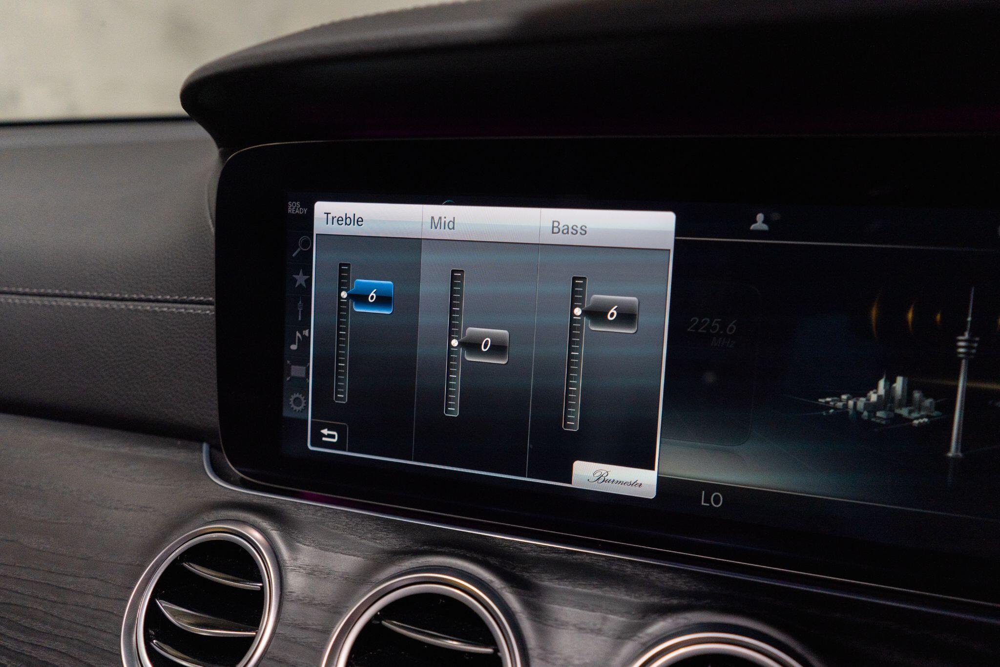Mercedes-Benz E-Class view 28