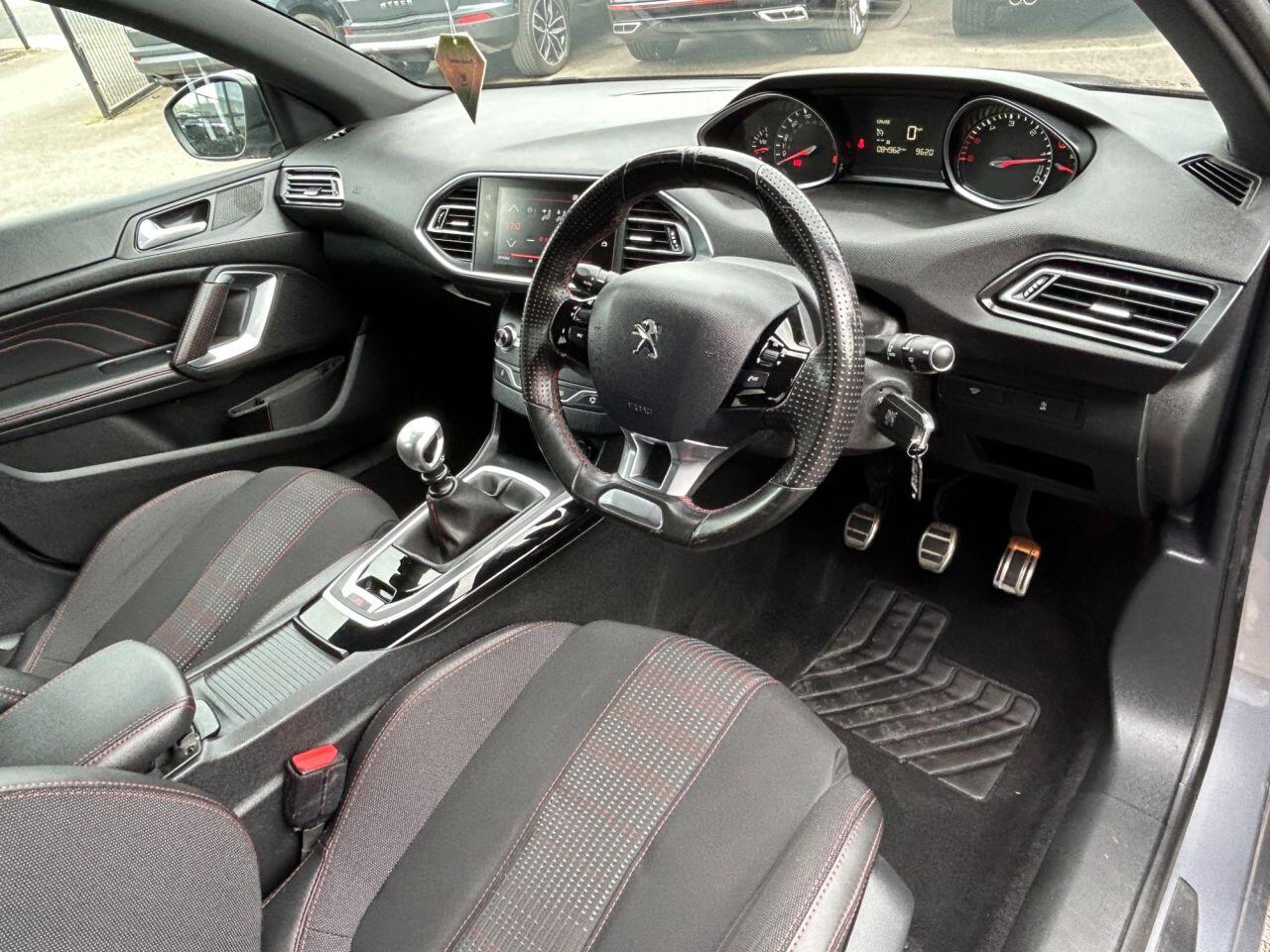Peugeot 308 view 9
