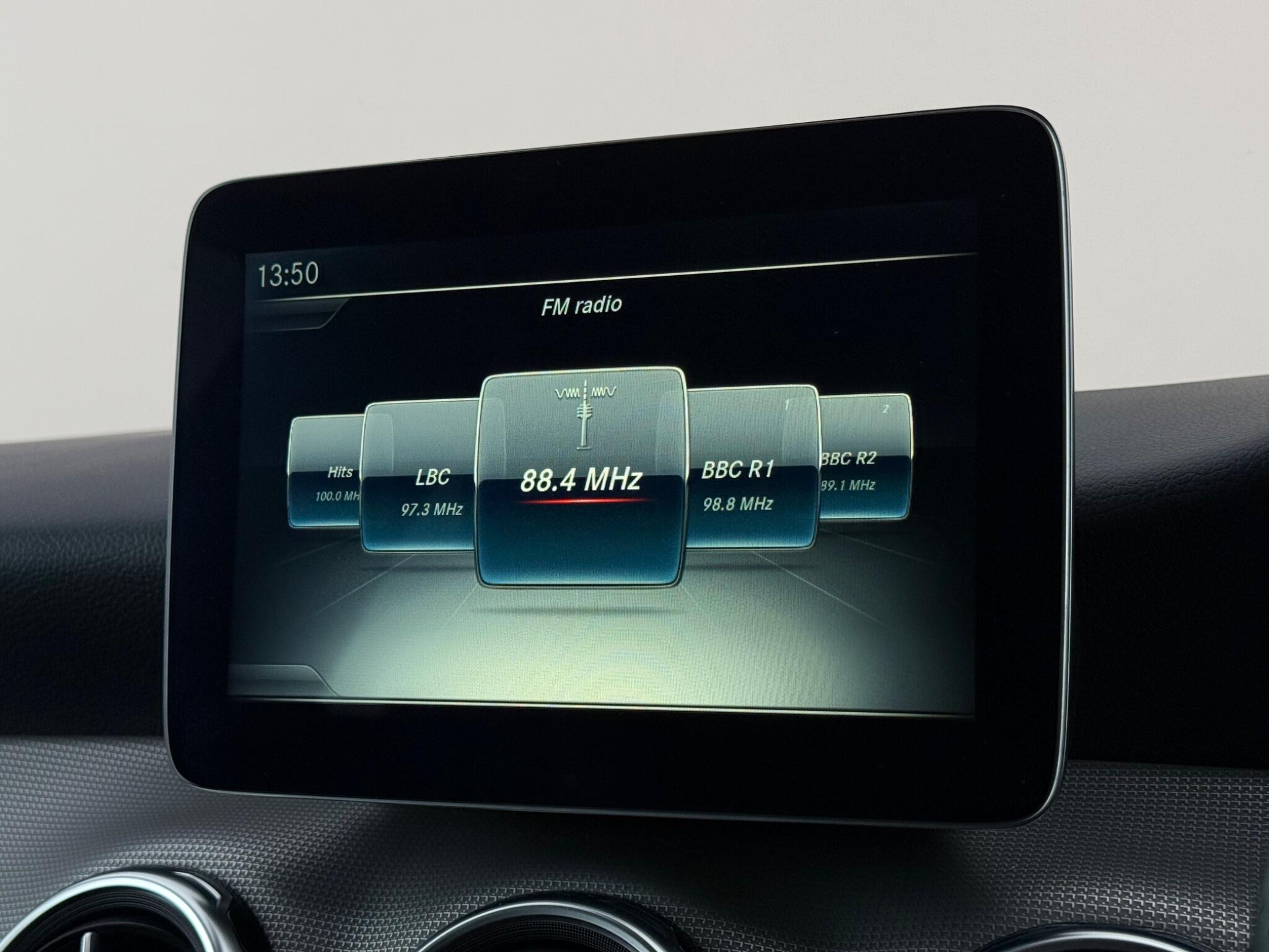 Mercedes-Benz Gla view 26