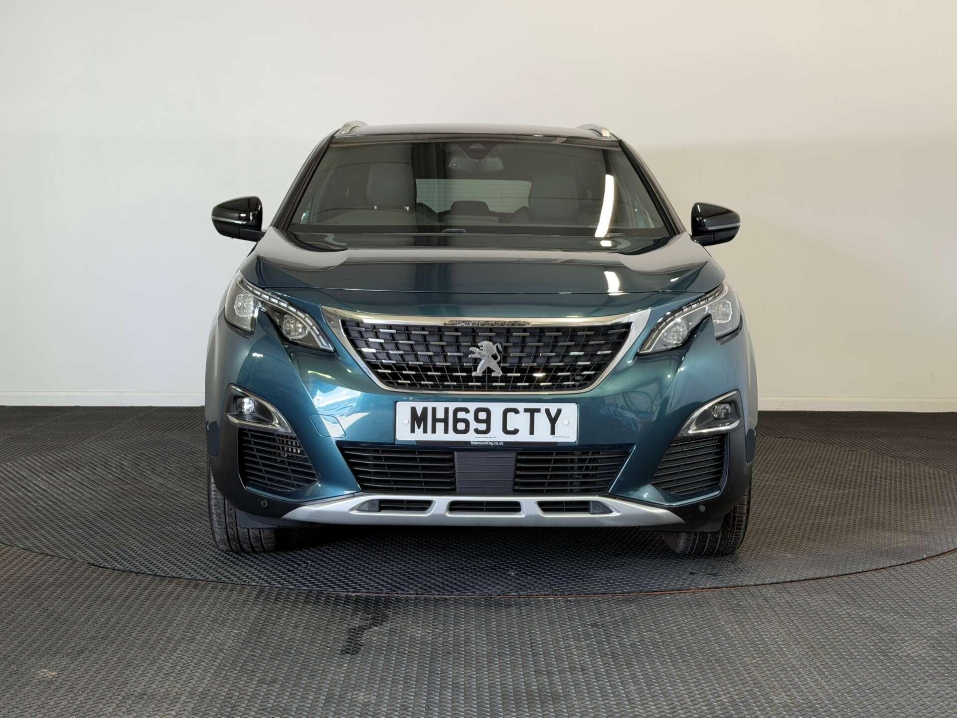 Peugeot 5008 view 2