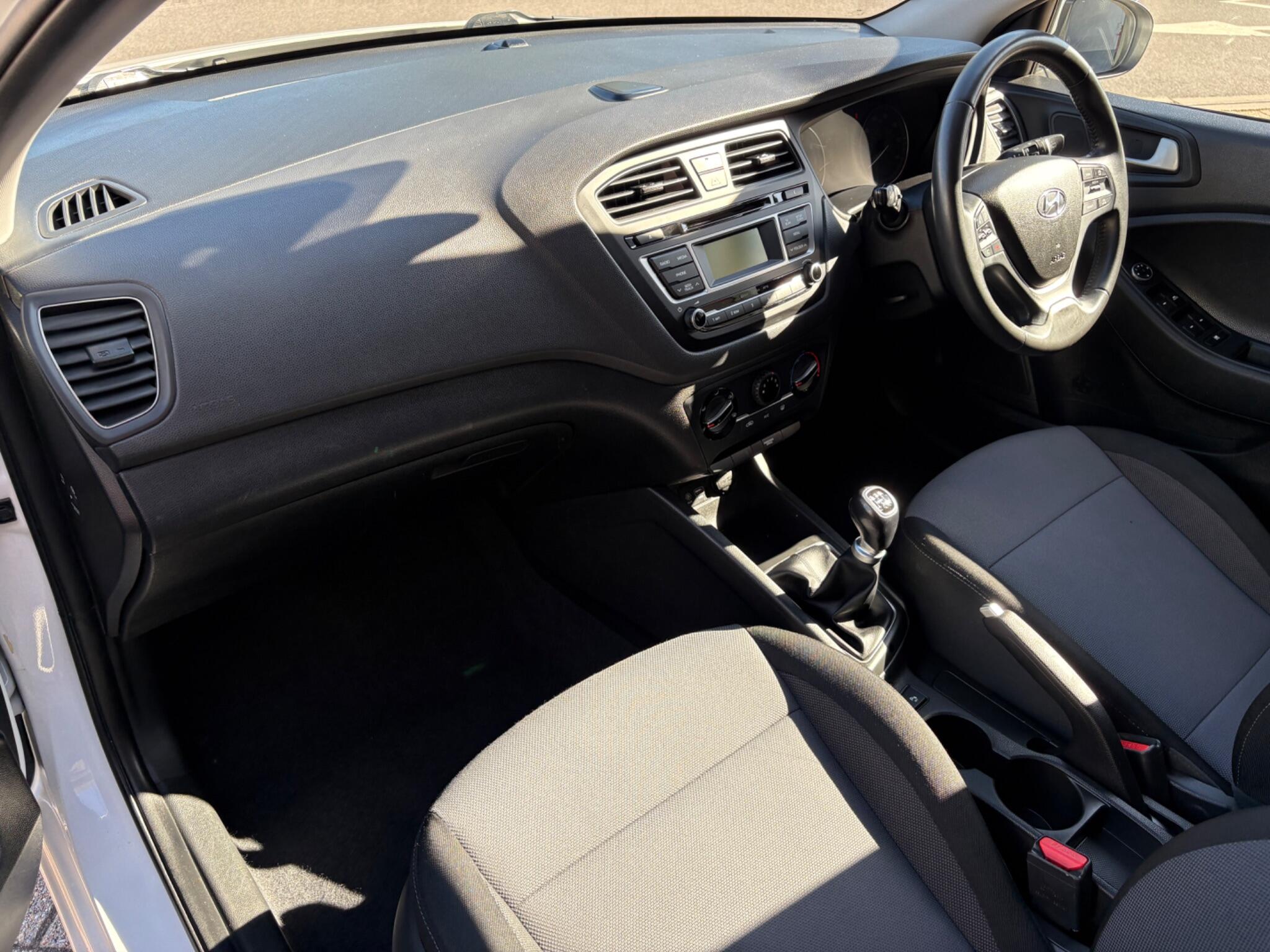 Hyundai i20 view 18
