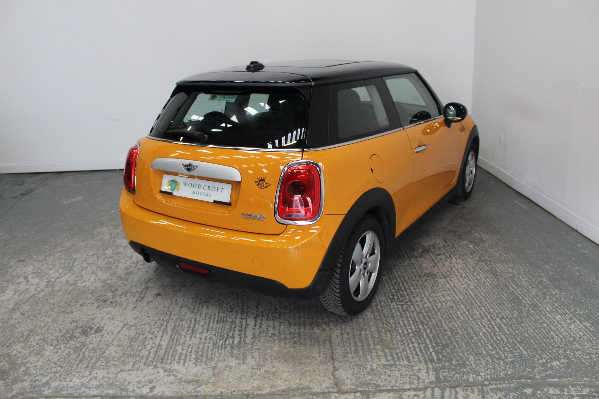 Mini Hatch view 8