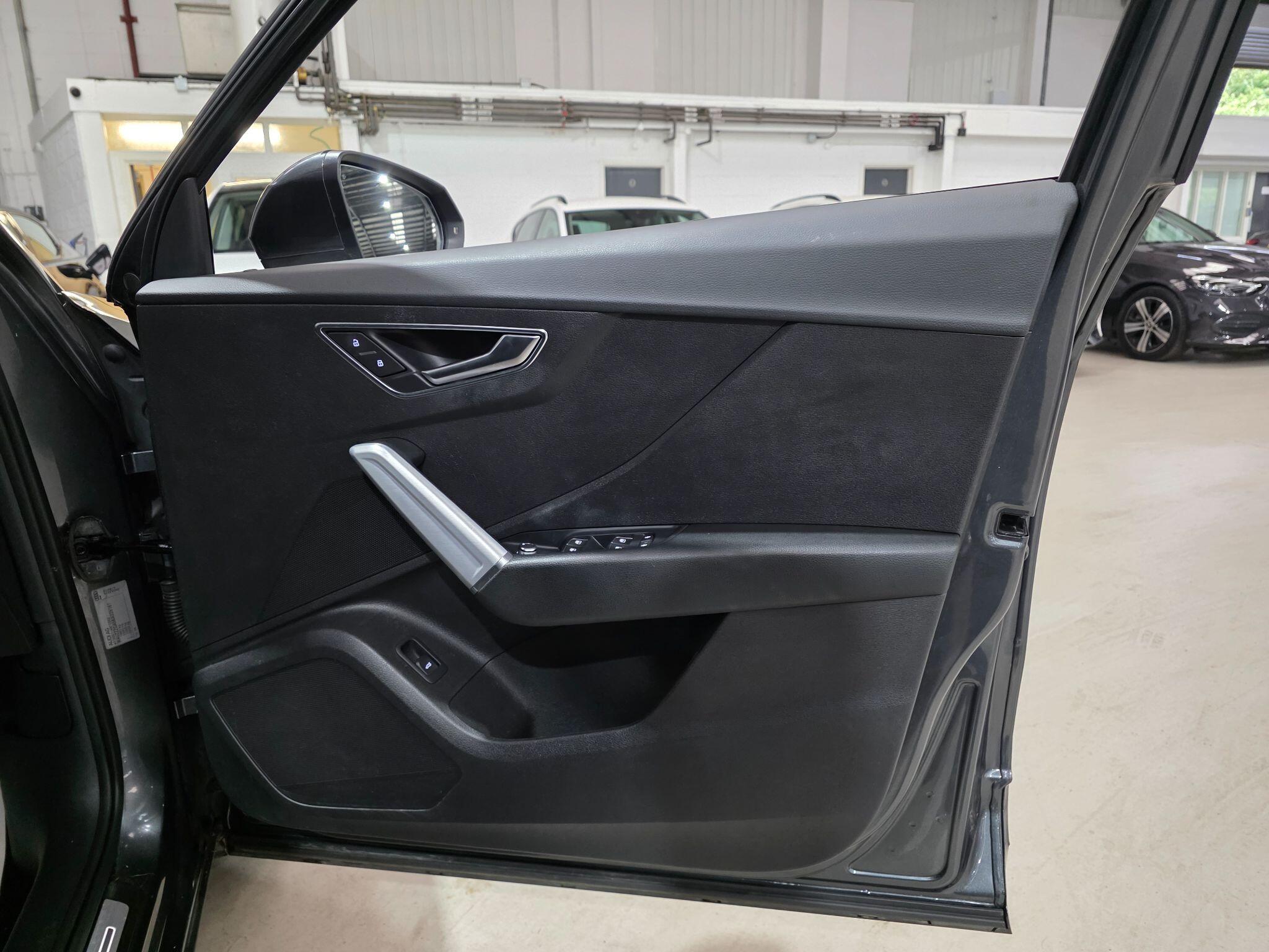 Audi Q2 view 12