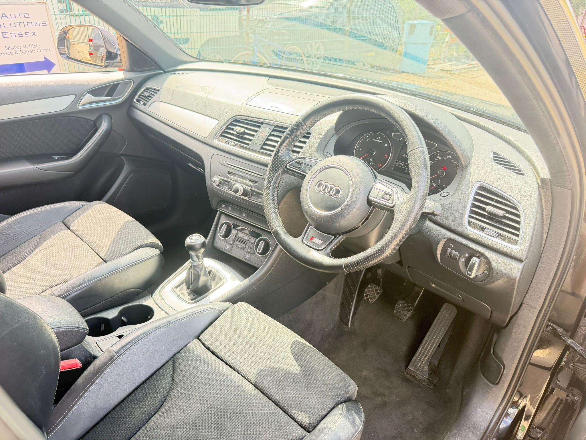 Audi Q3 view 11