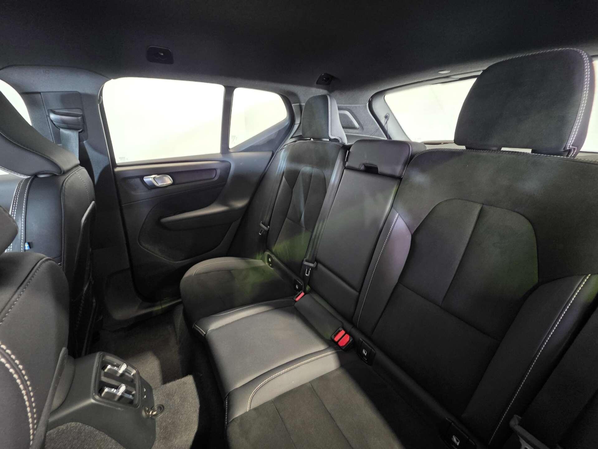 Volvo XC40 view 47