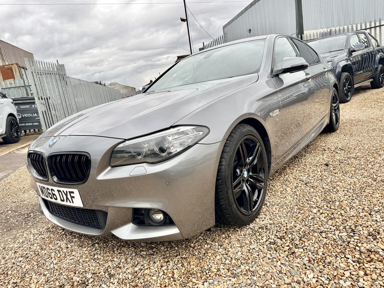 BMW 5 Series view 10