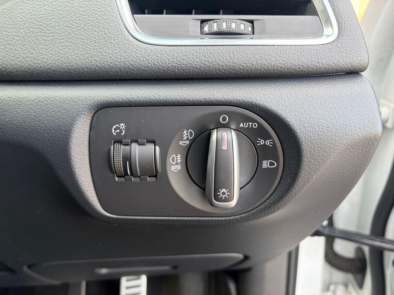 Audi Q3 view 32