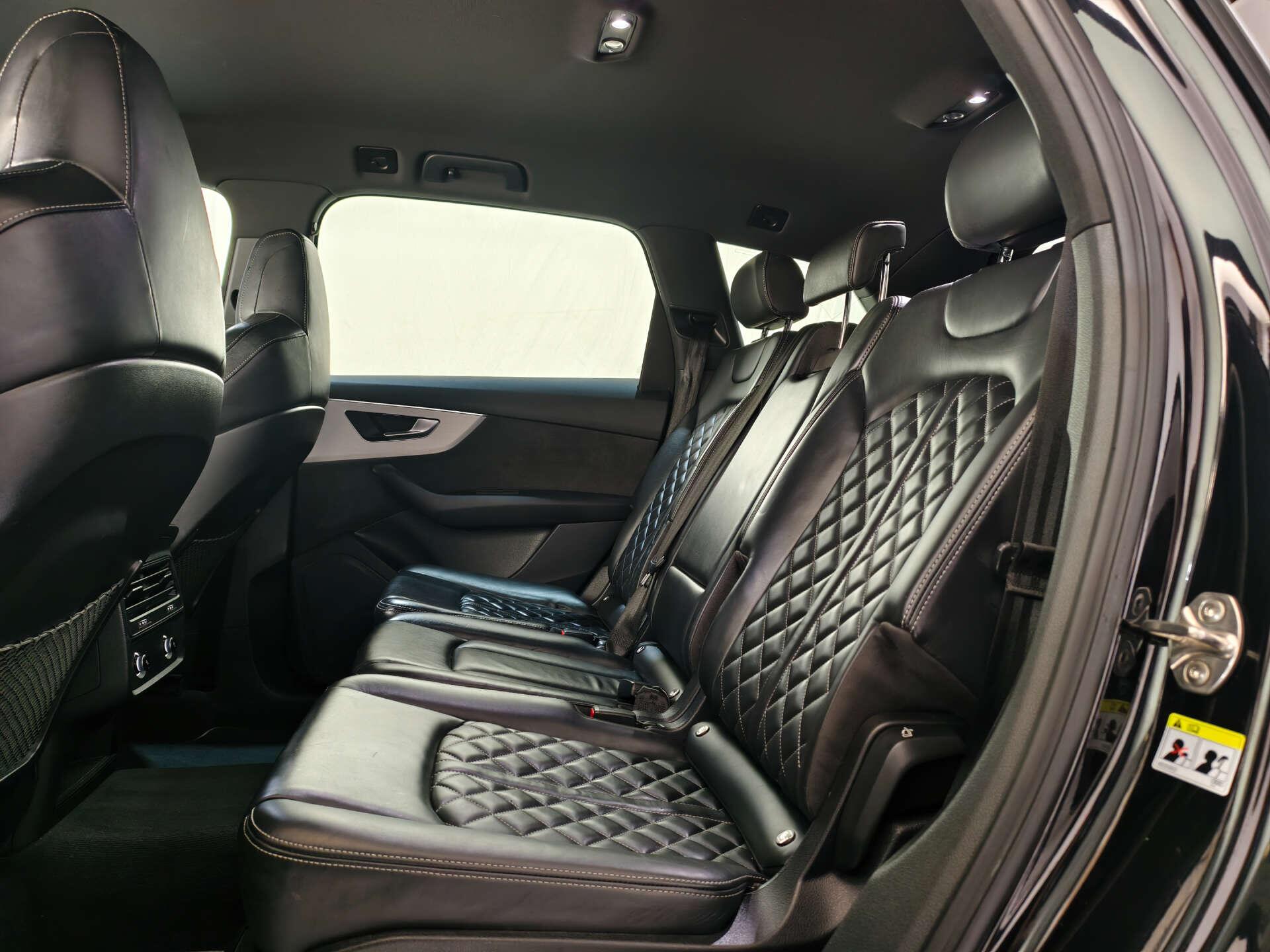 Audi SQ7 view 25