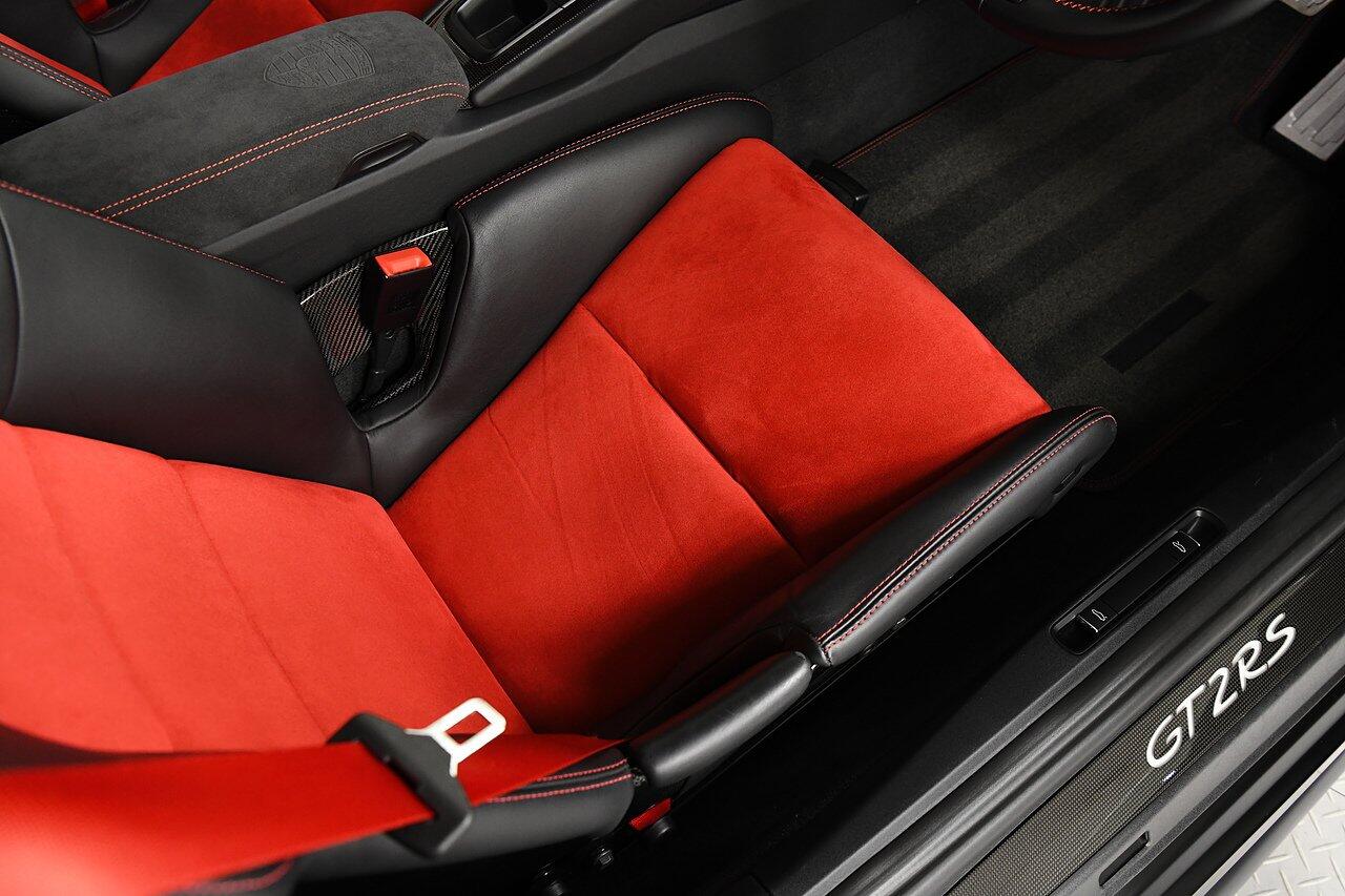 Porsche 911 view 10