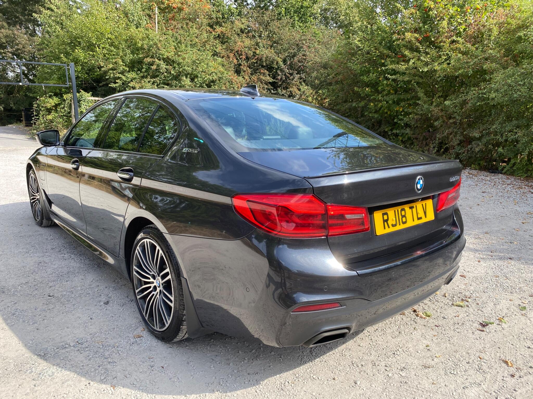 BMW 5 Series view 5