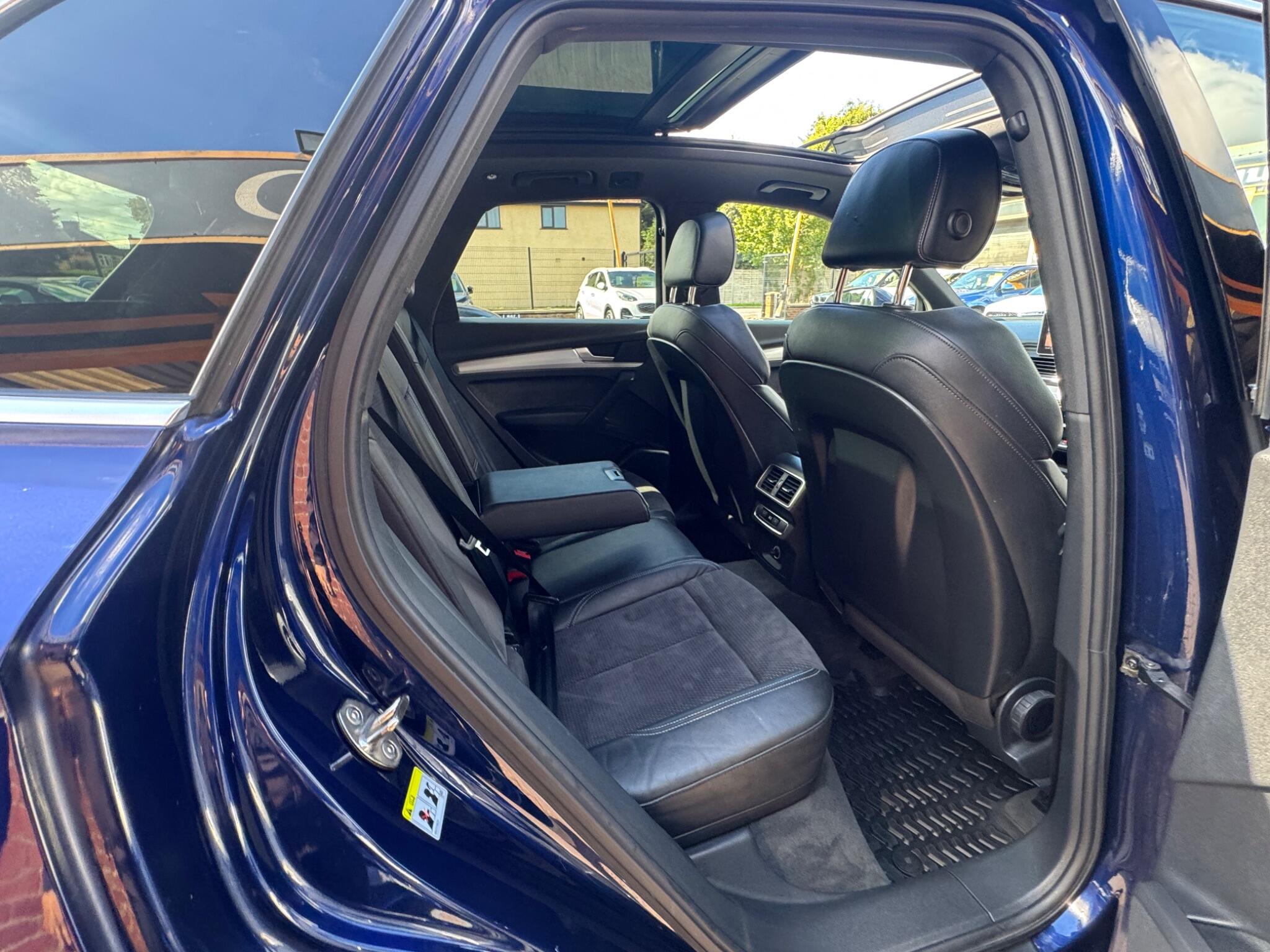 Audi Q5 view 13