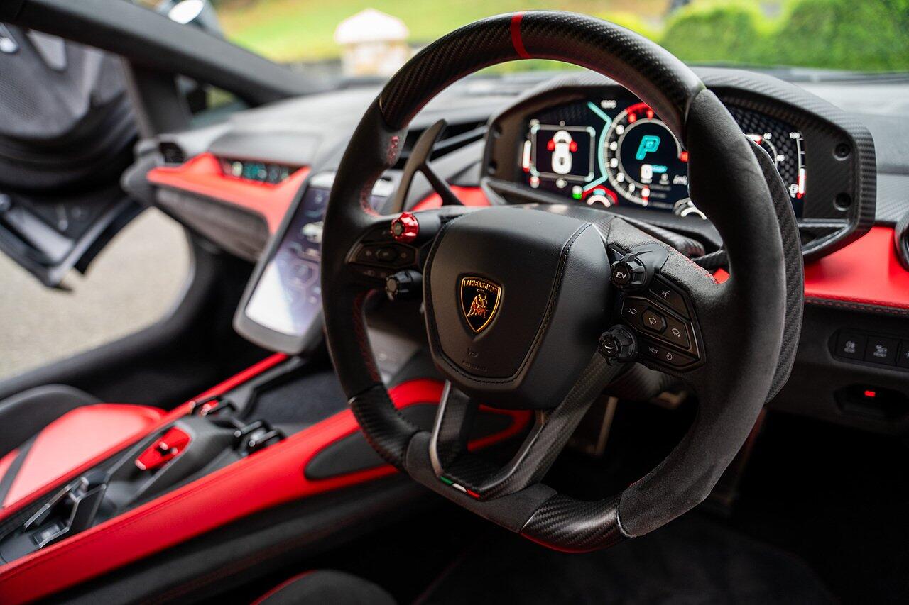 Lamborghini Revuelto view 62