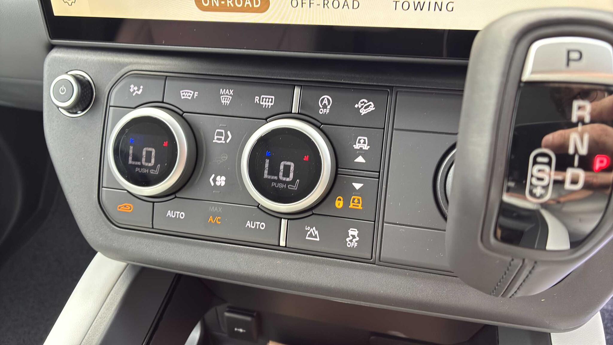 Land Rover Defender view 30