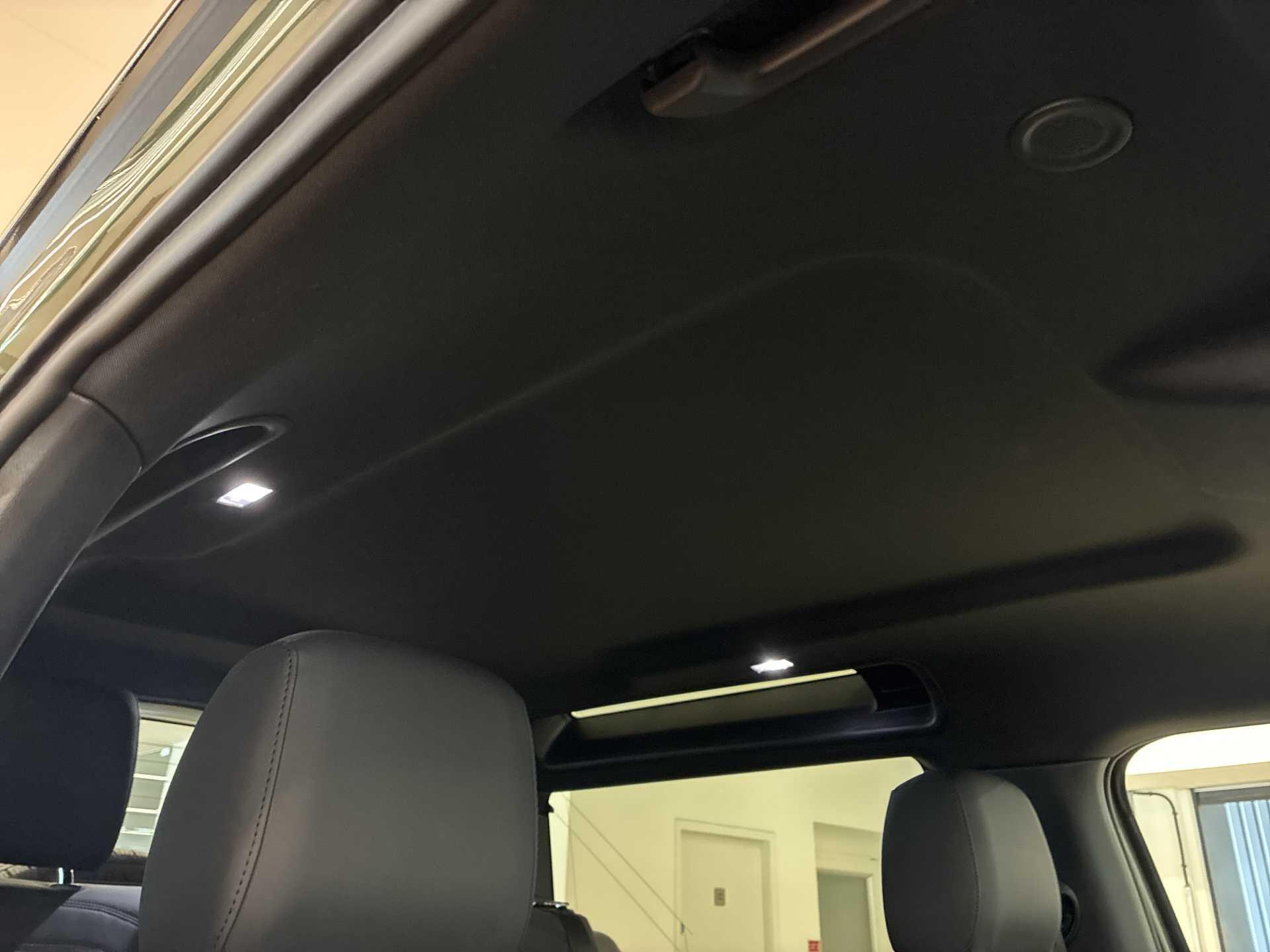 Land Rover Defender view 21