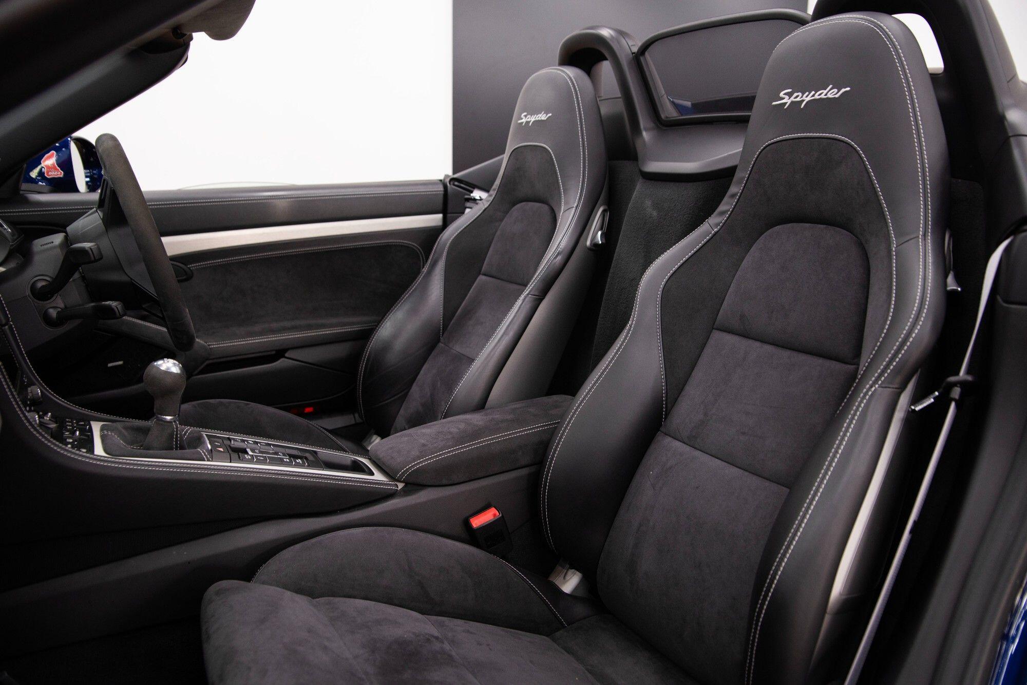 Porsche 718 Spyder view 4