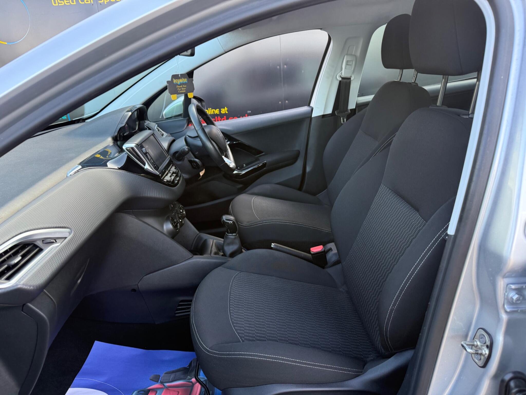 Peugeot 208 view 21