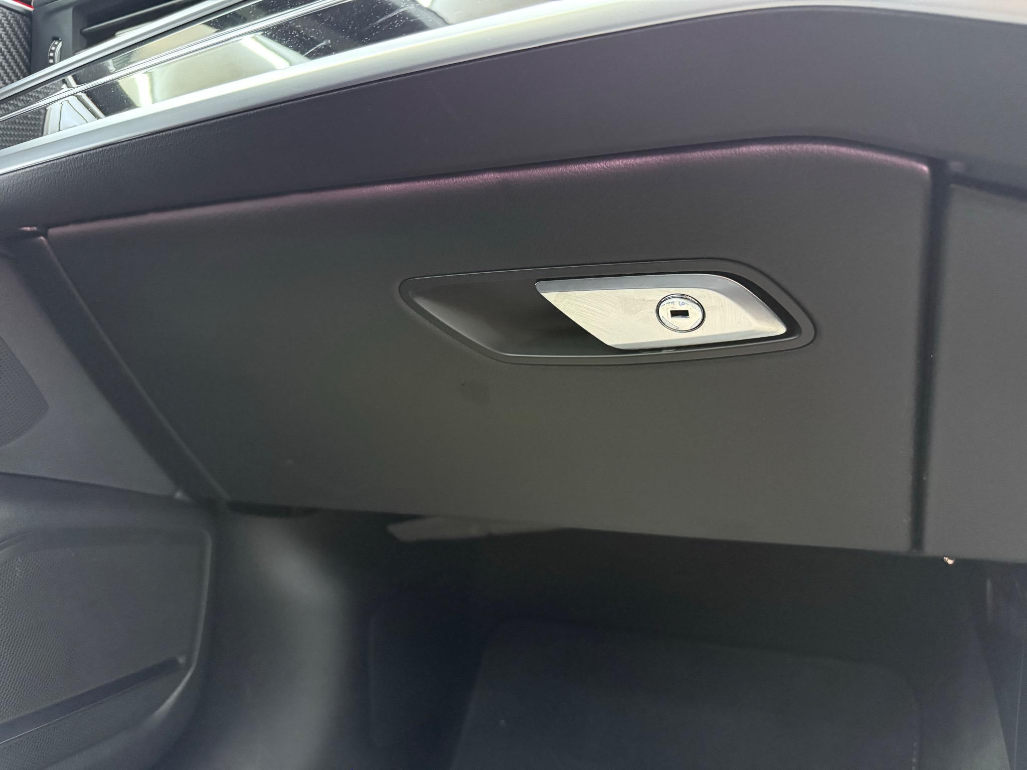 Audi RS6 Avant view 28