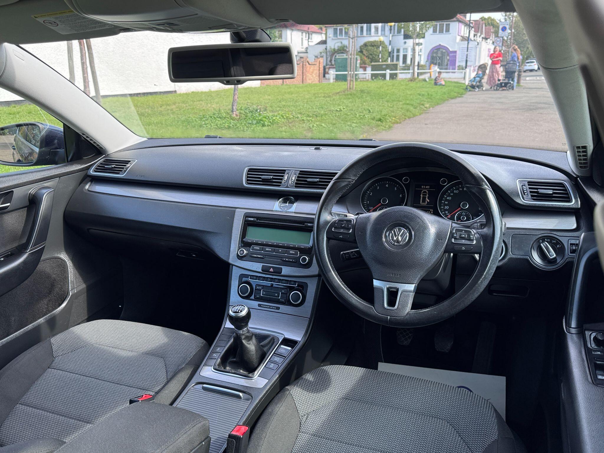 2011 Volkswagen Passat image 41