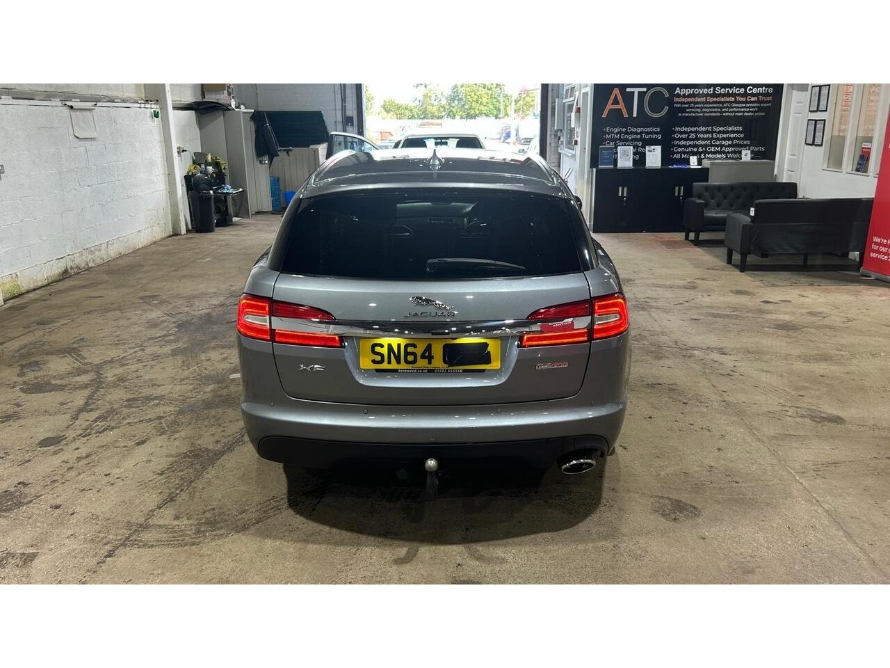 Jaguar XF view 11