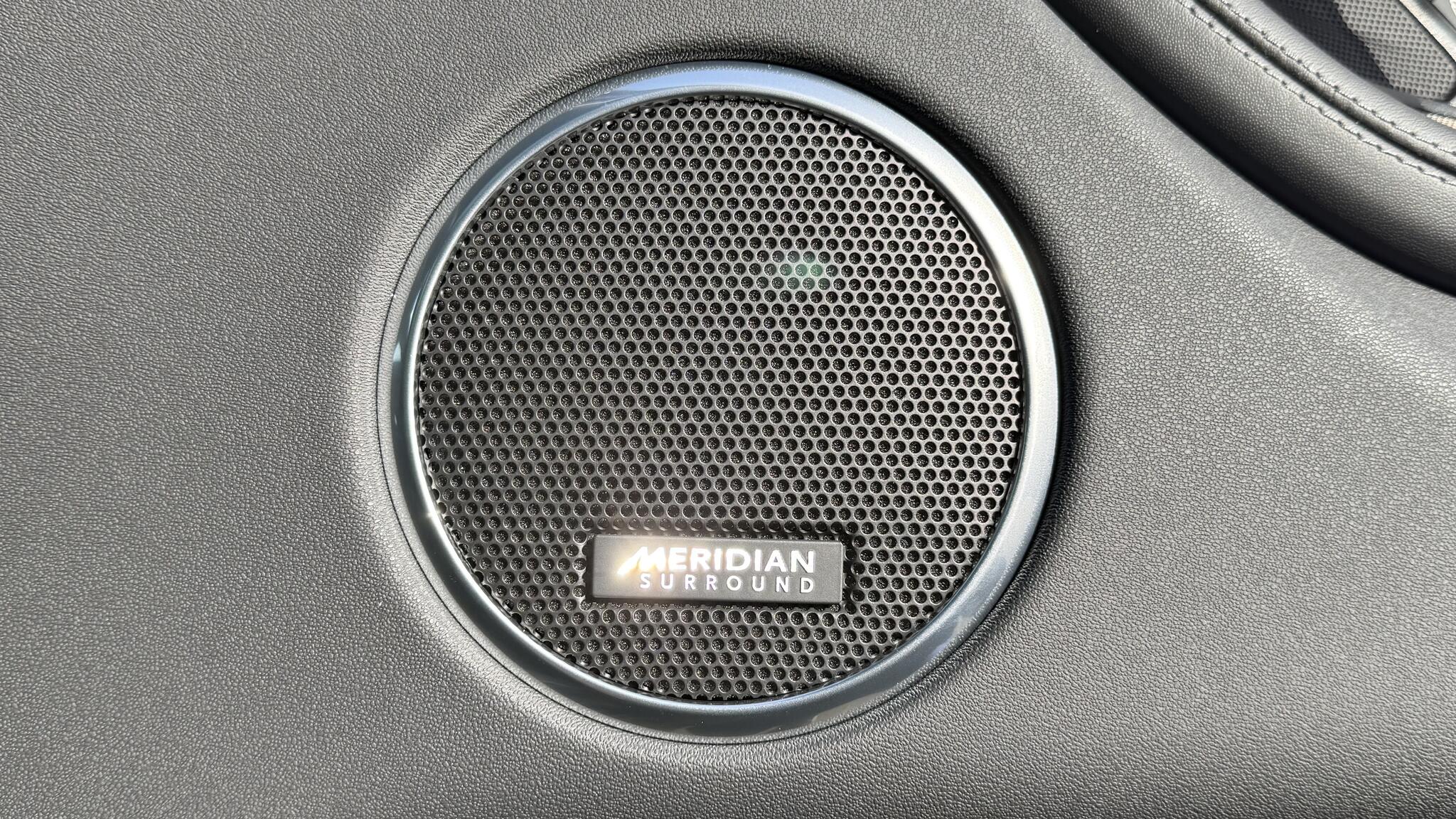 Land Rover Discovery Sport view 29