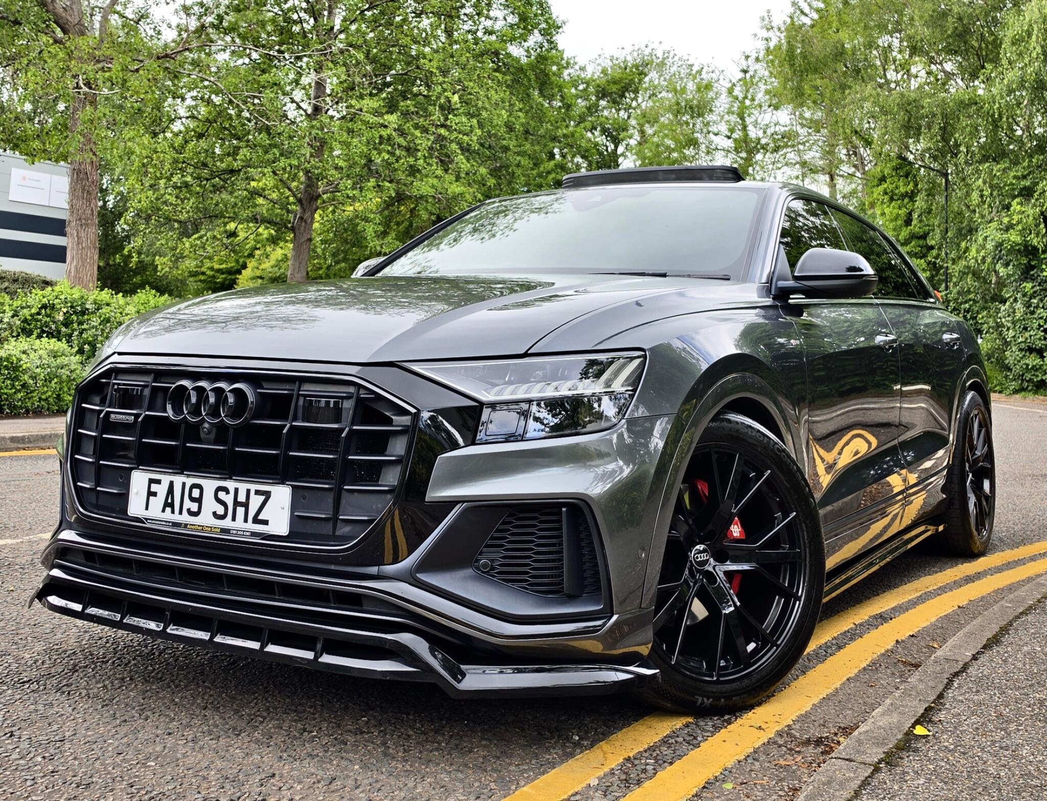 Audi Q8 view 22