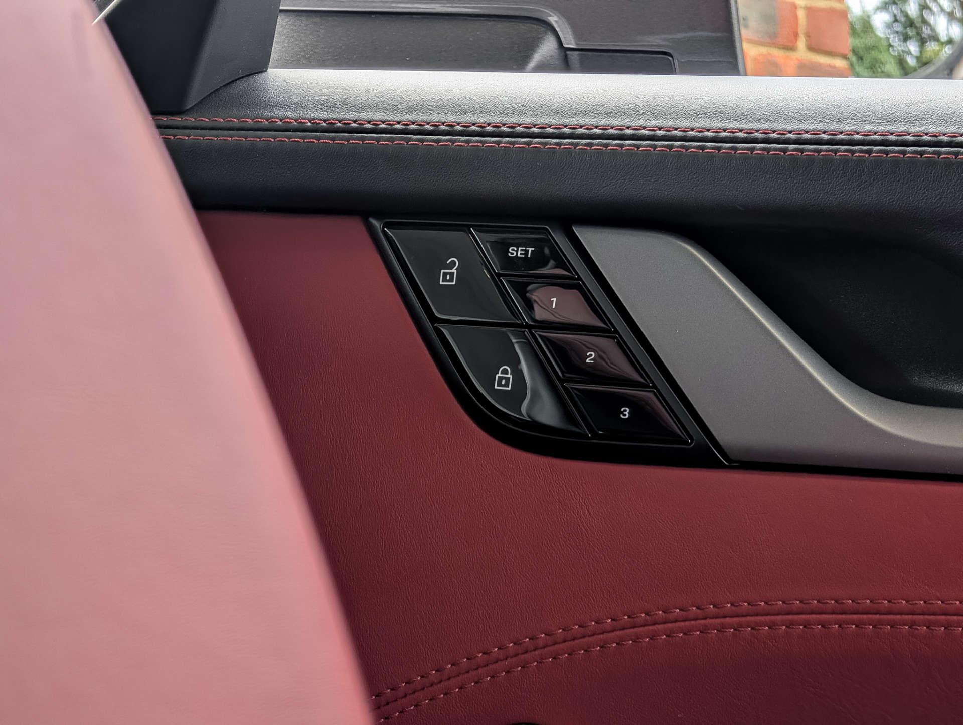 Porsche 911 view 33