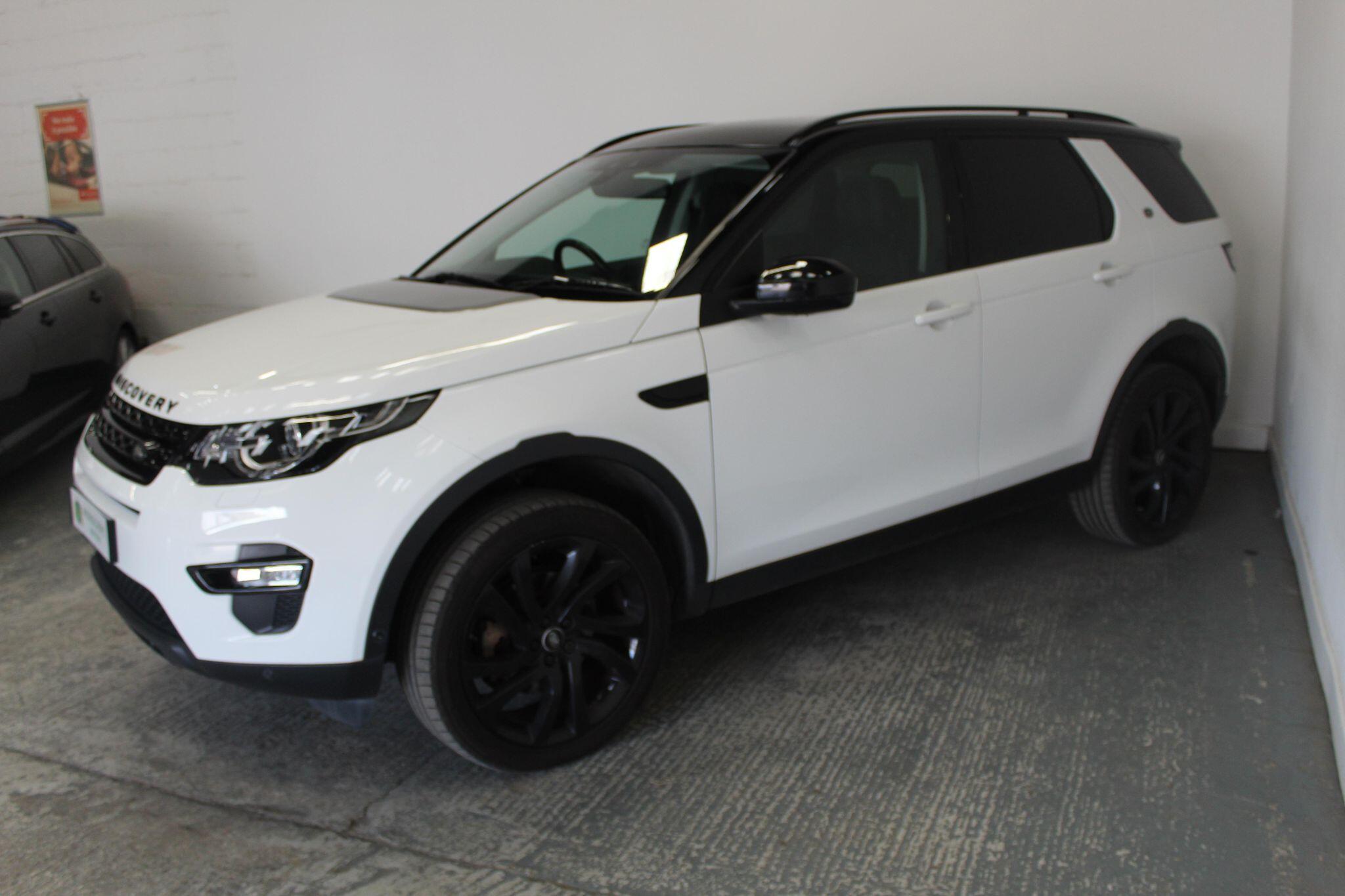 Land Rover Discovery Sport view 5