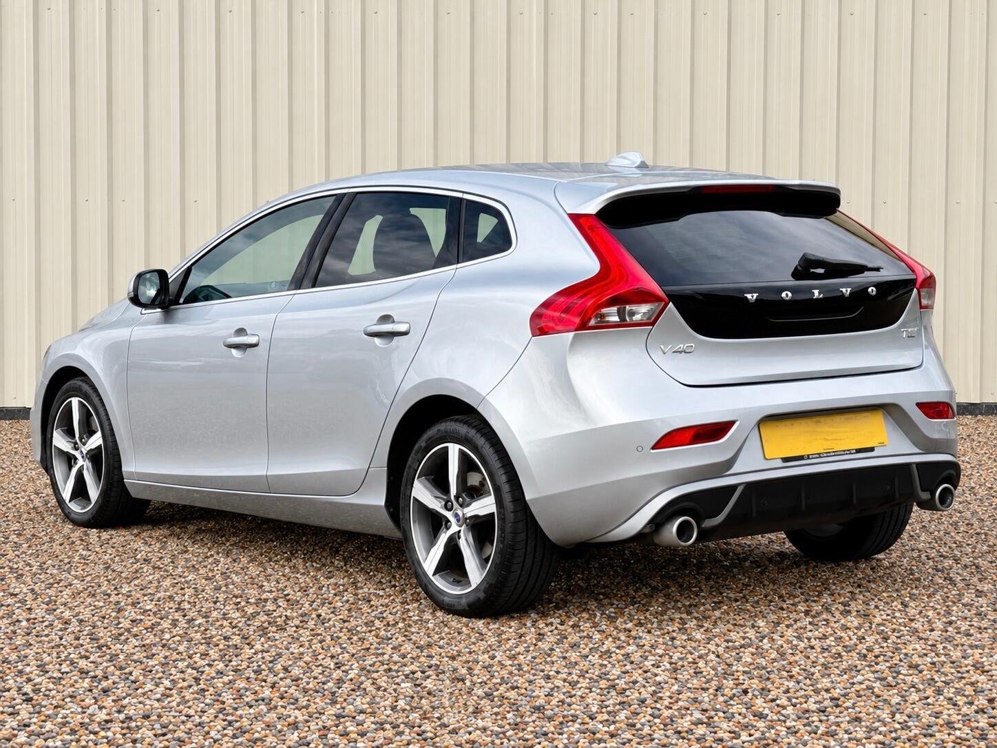 Volvo V40 view 2