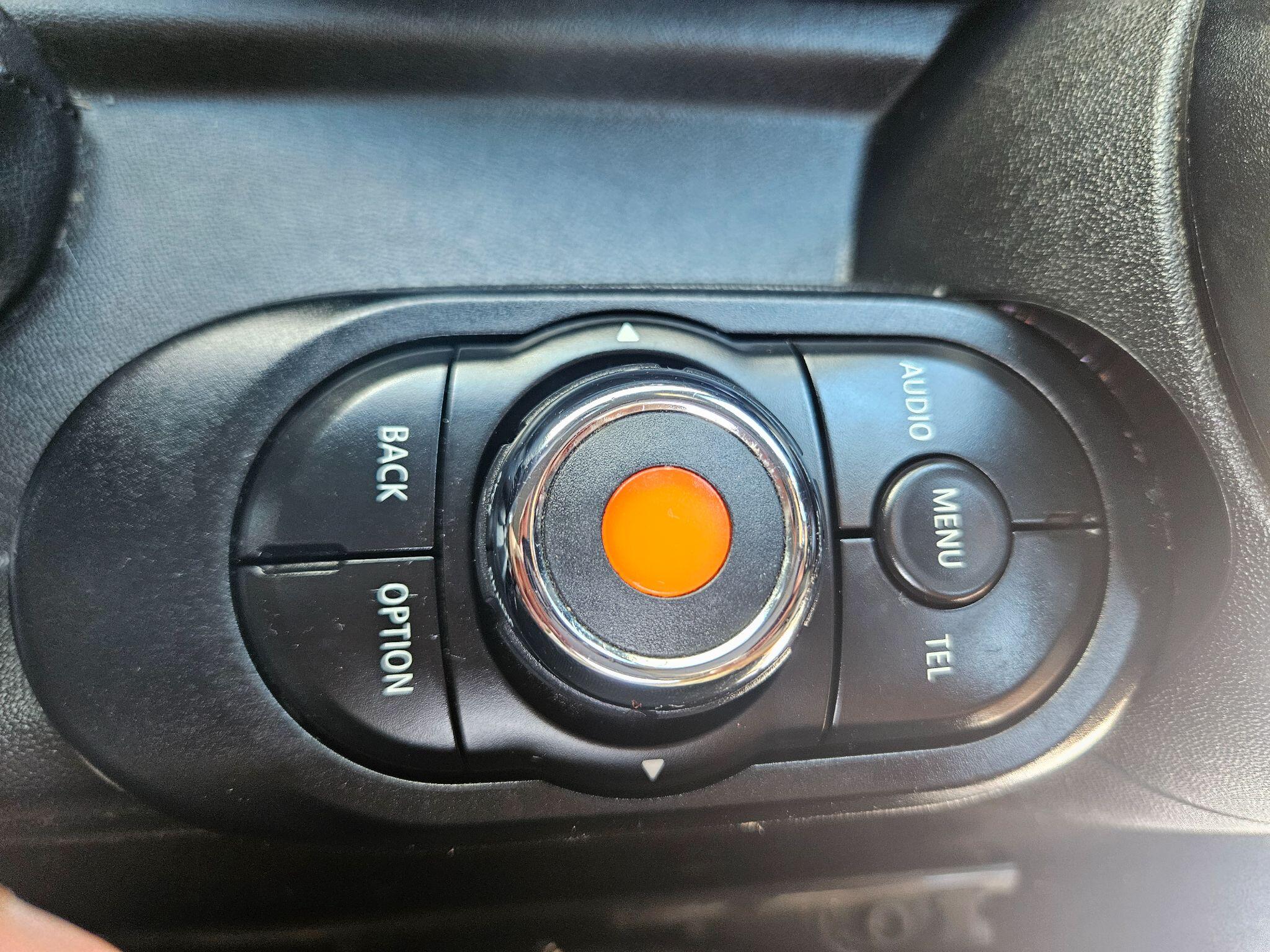 2018 MINI Hatch image 34