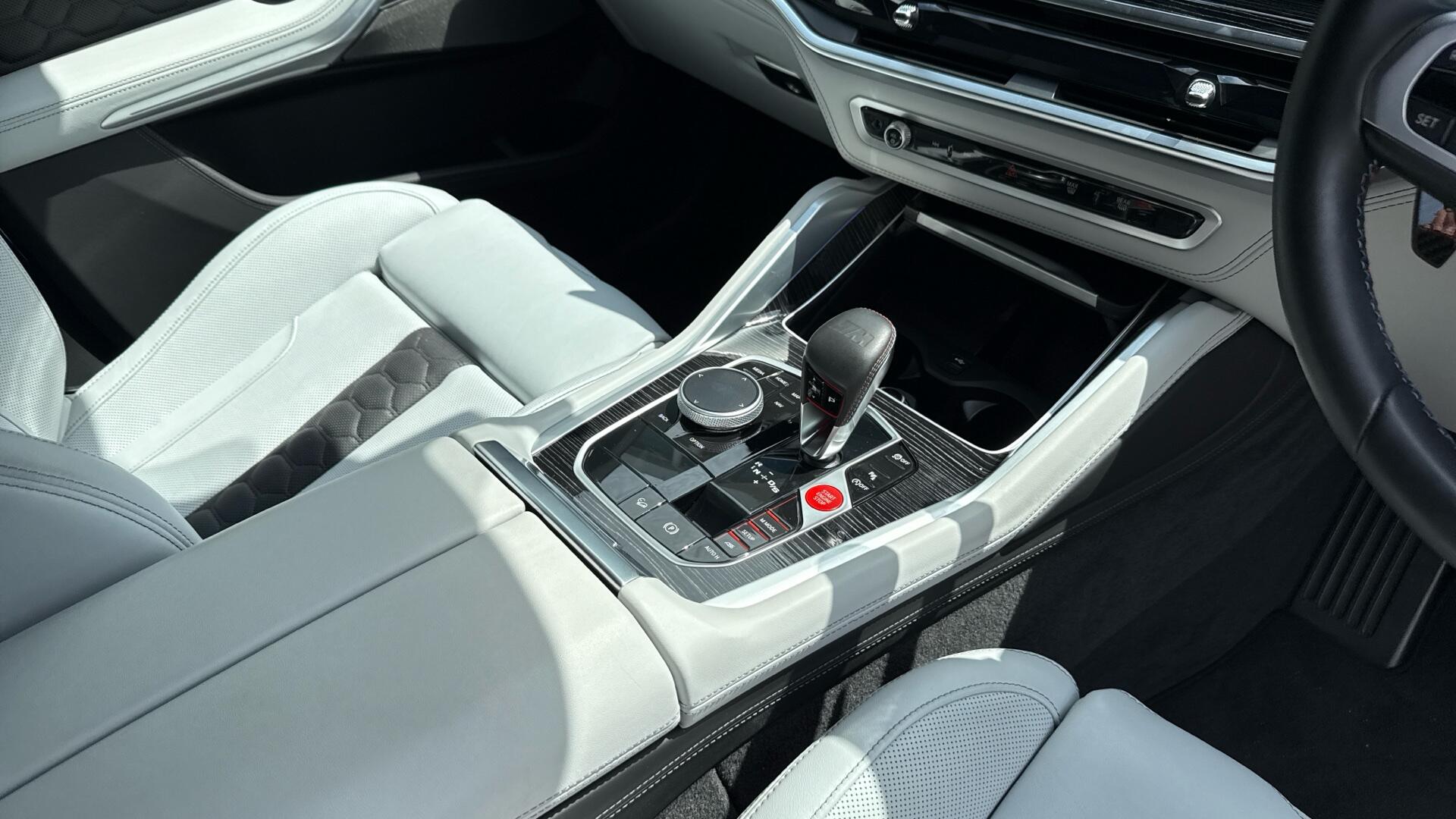 BMW X5 M view 10